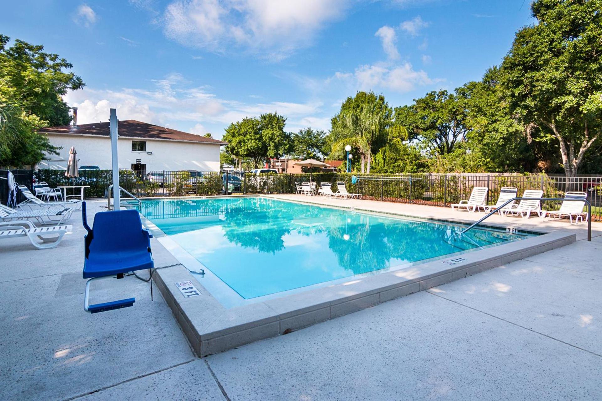 Motel 6-Tampa, FL - Fairgrounds photo 8