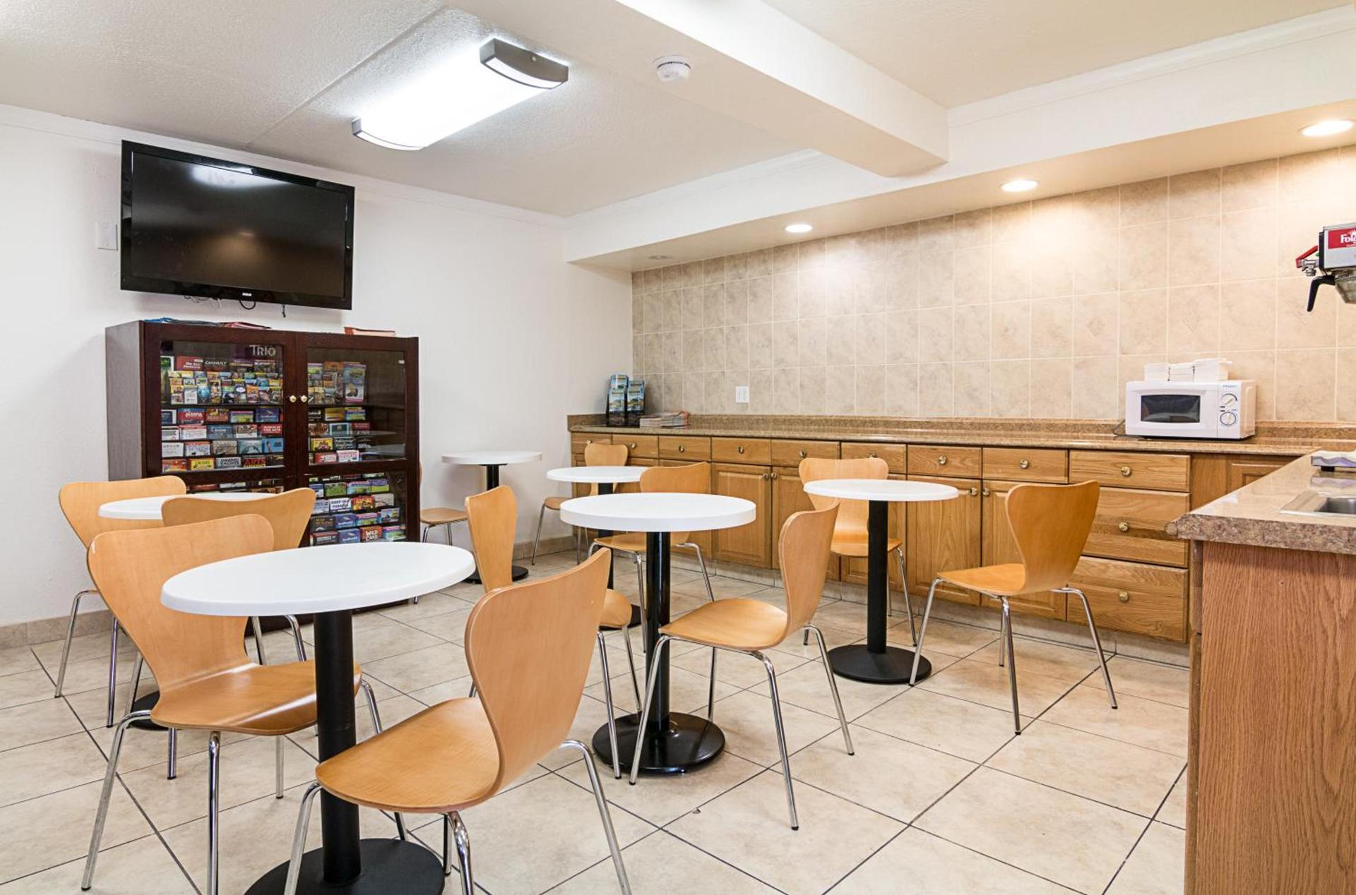 Motel 6-Tampa, FL - Fairgrounds photo 13