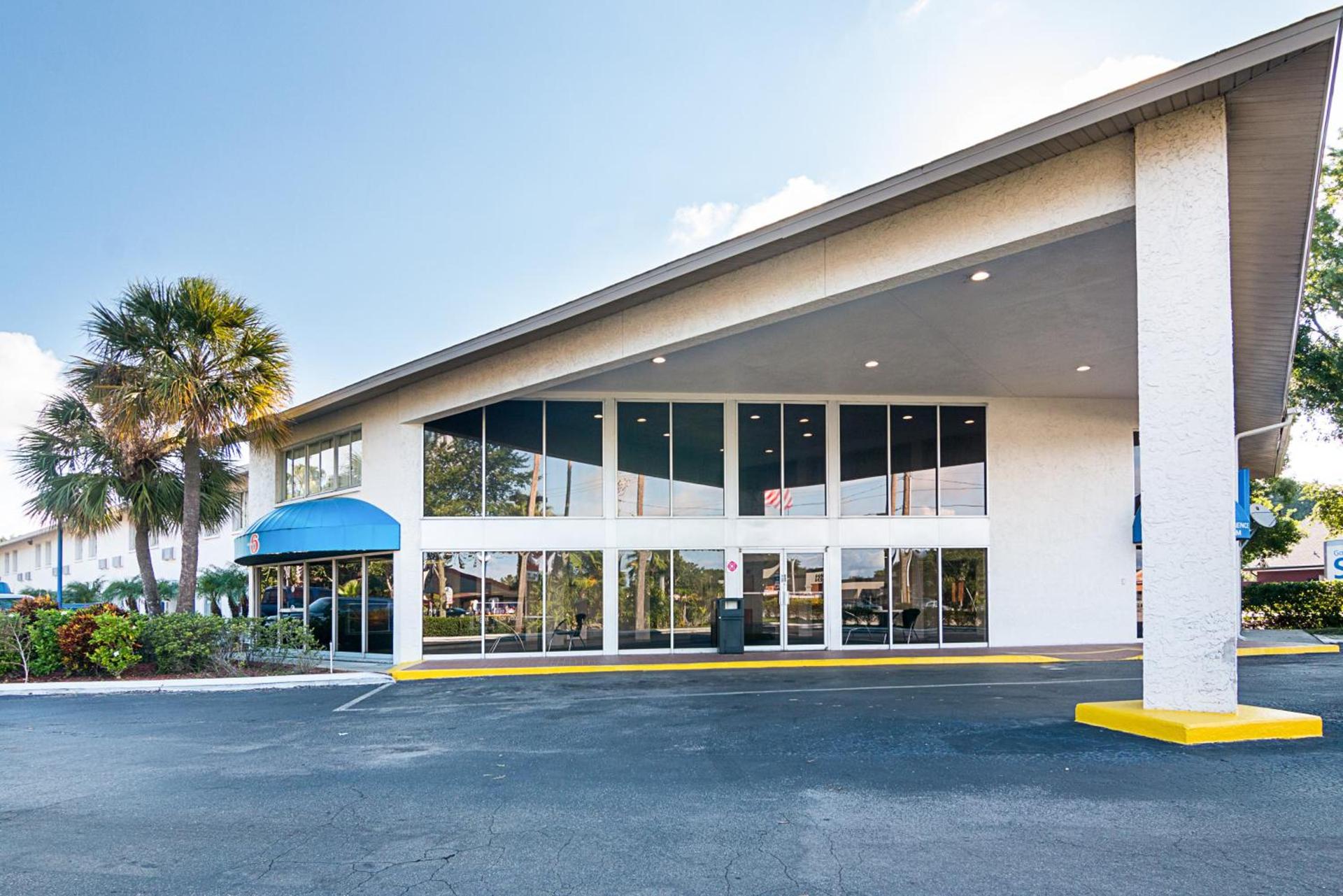 Motel 6-Tampa, FL - Fairgrounds photo 4