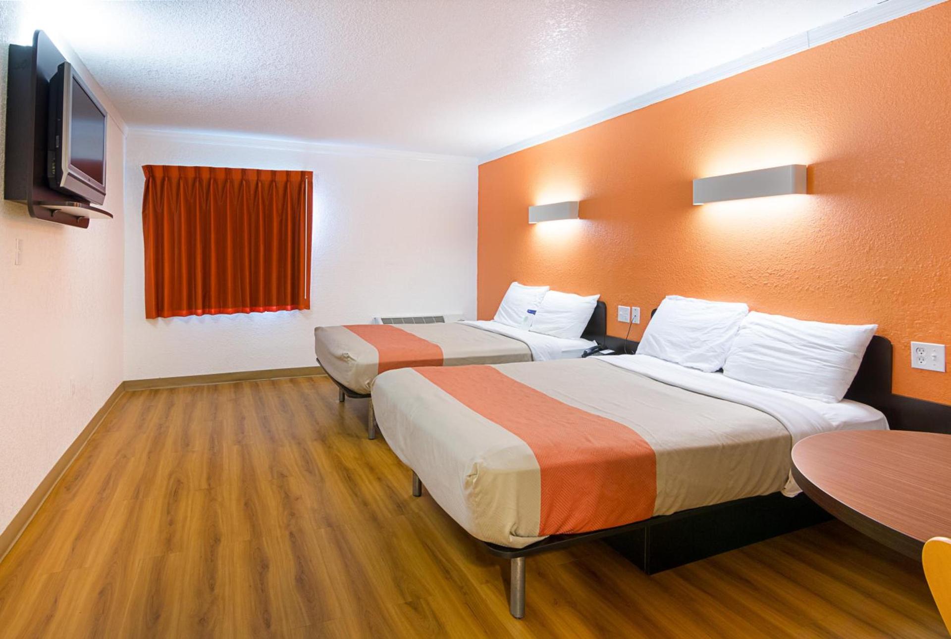 Motel 6-Tampa, FL - Fairgrounds photo 25