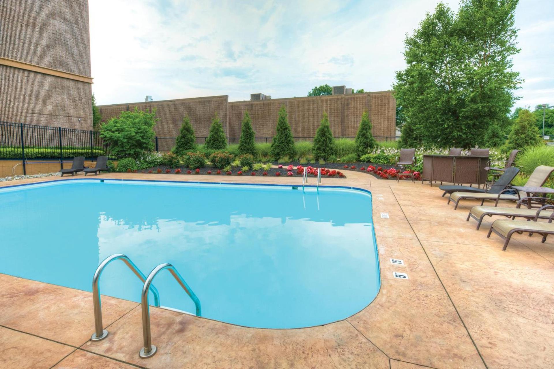 Radisson Hotel Freehold photo 21