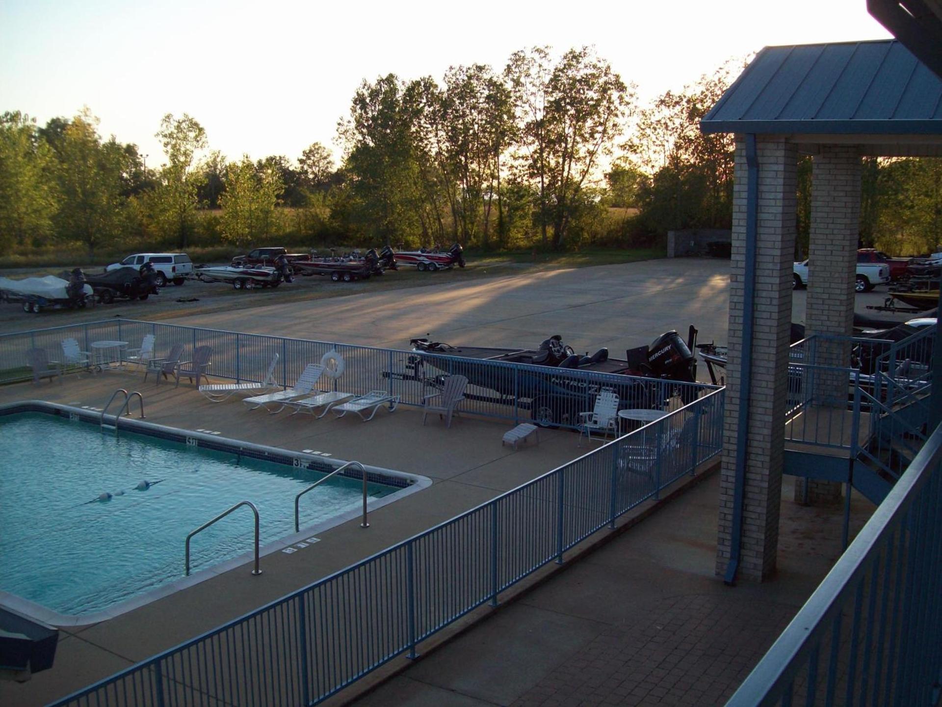 Days Inn by Wyndham Grove photo 32