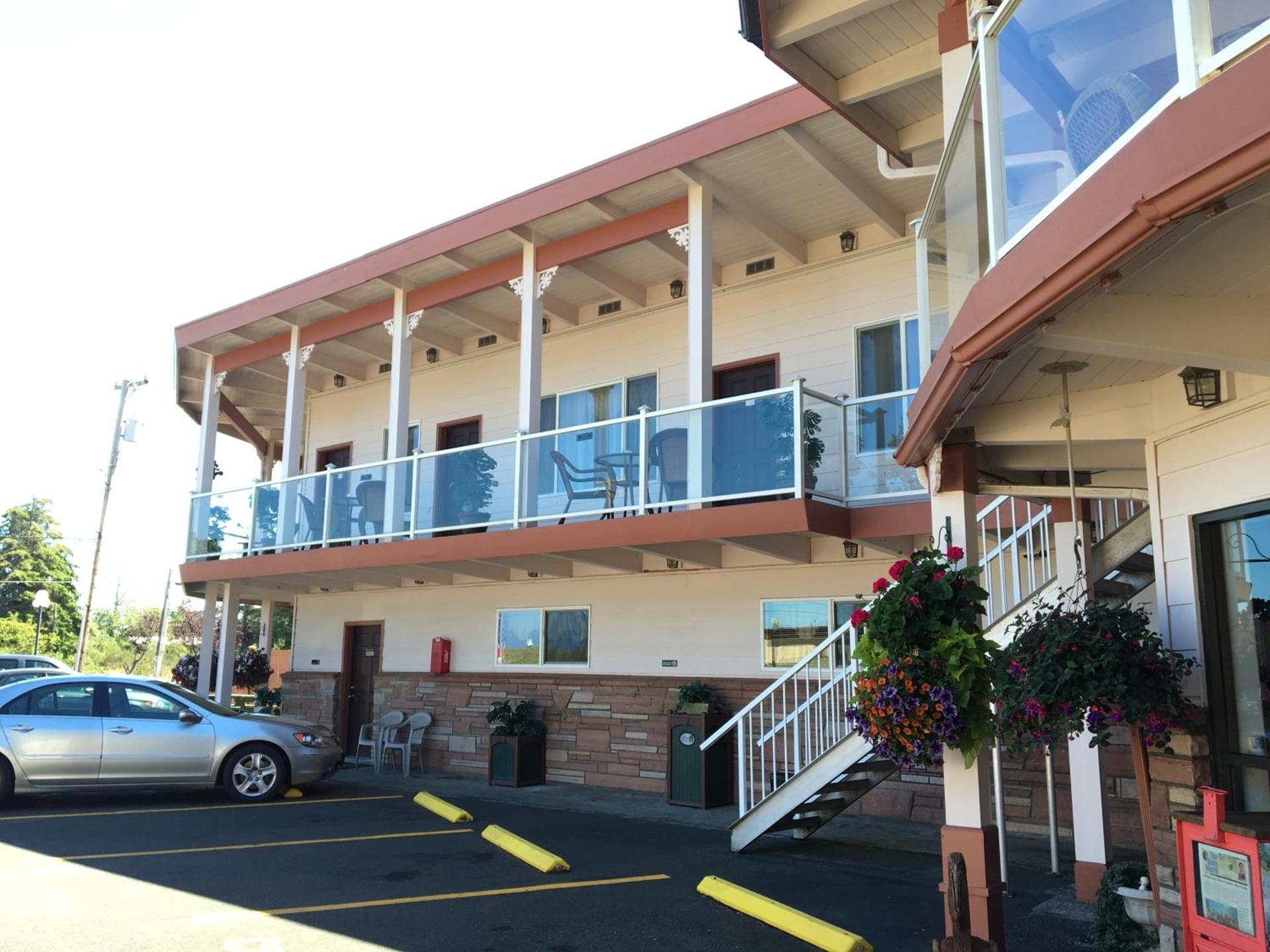 Breakers Boutique Inn photo 25