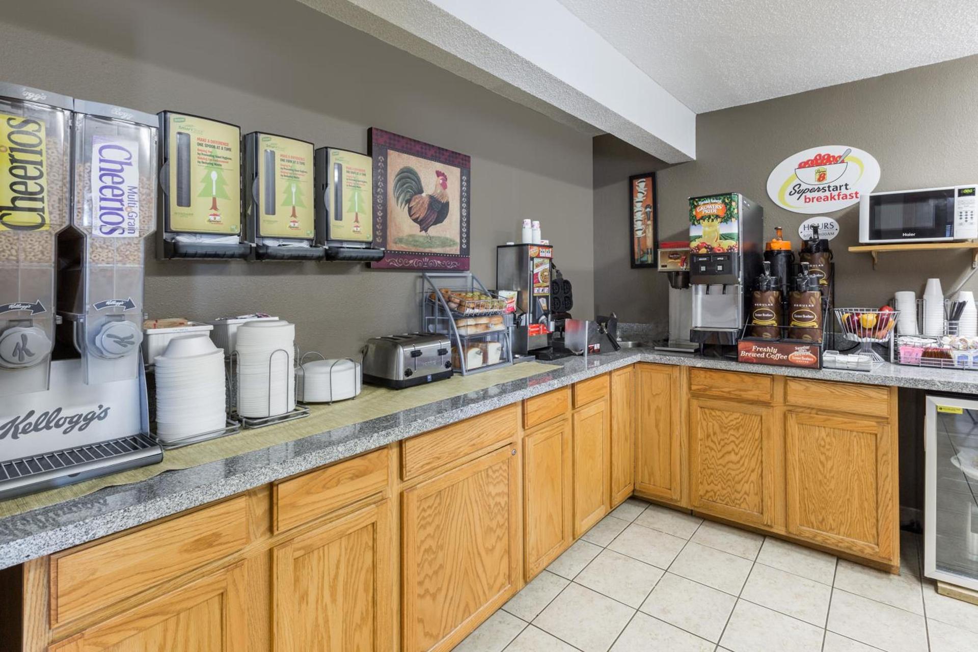 Super 8 by Wyndham Osceola IA photo 34