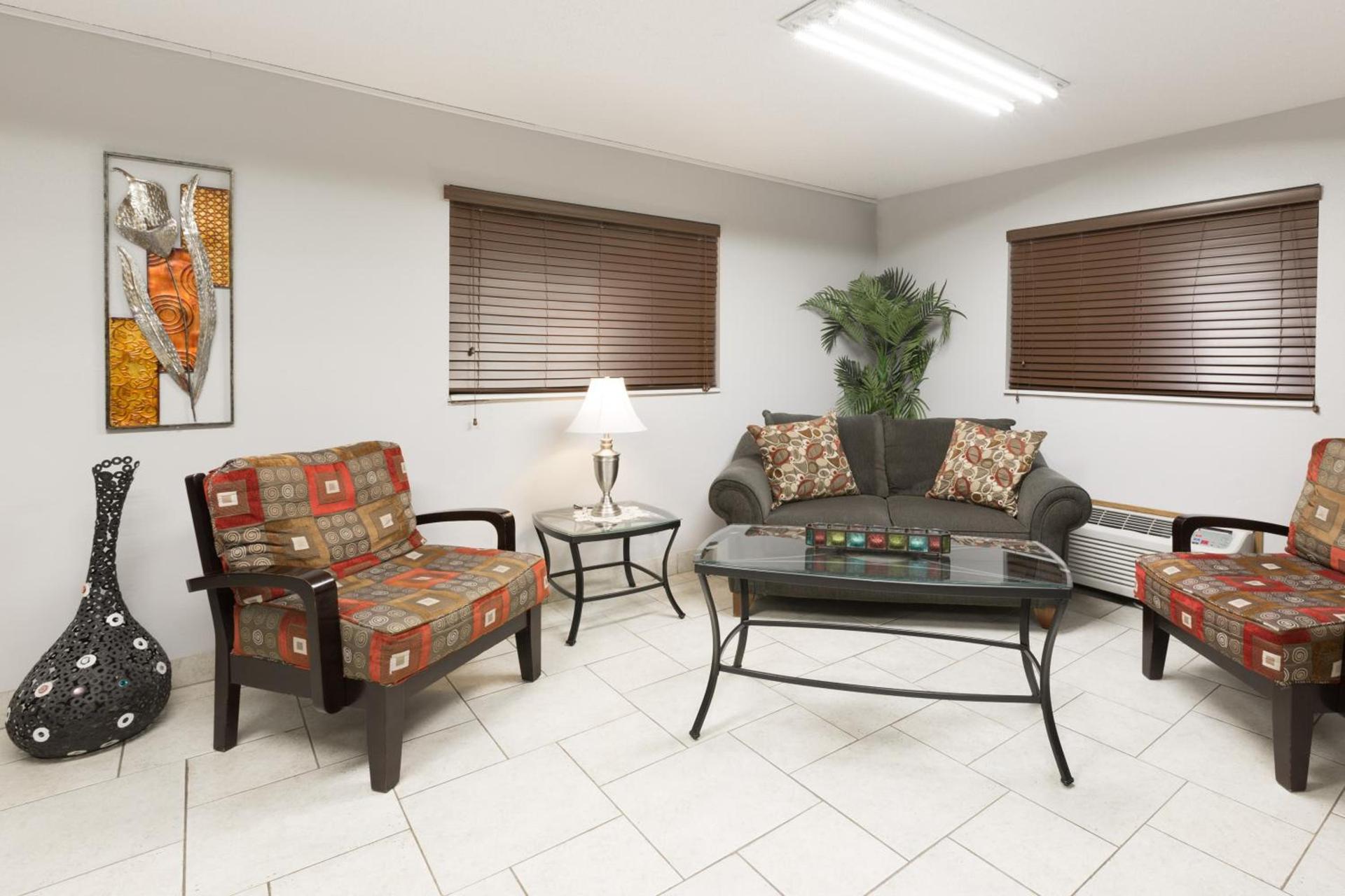 Super 8 by Wyndham Osceola IA photo 32