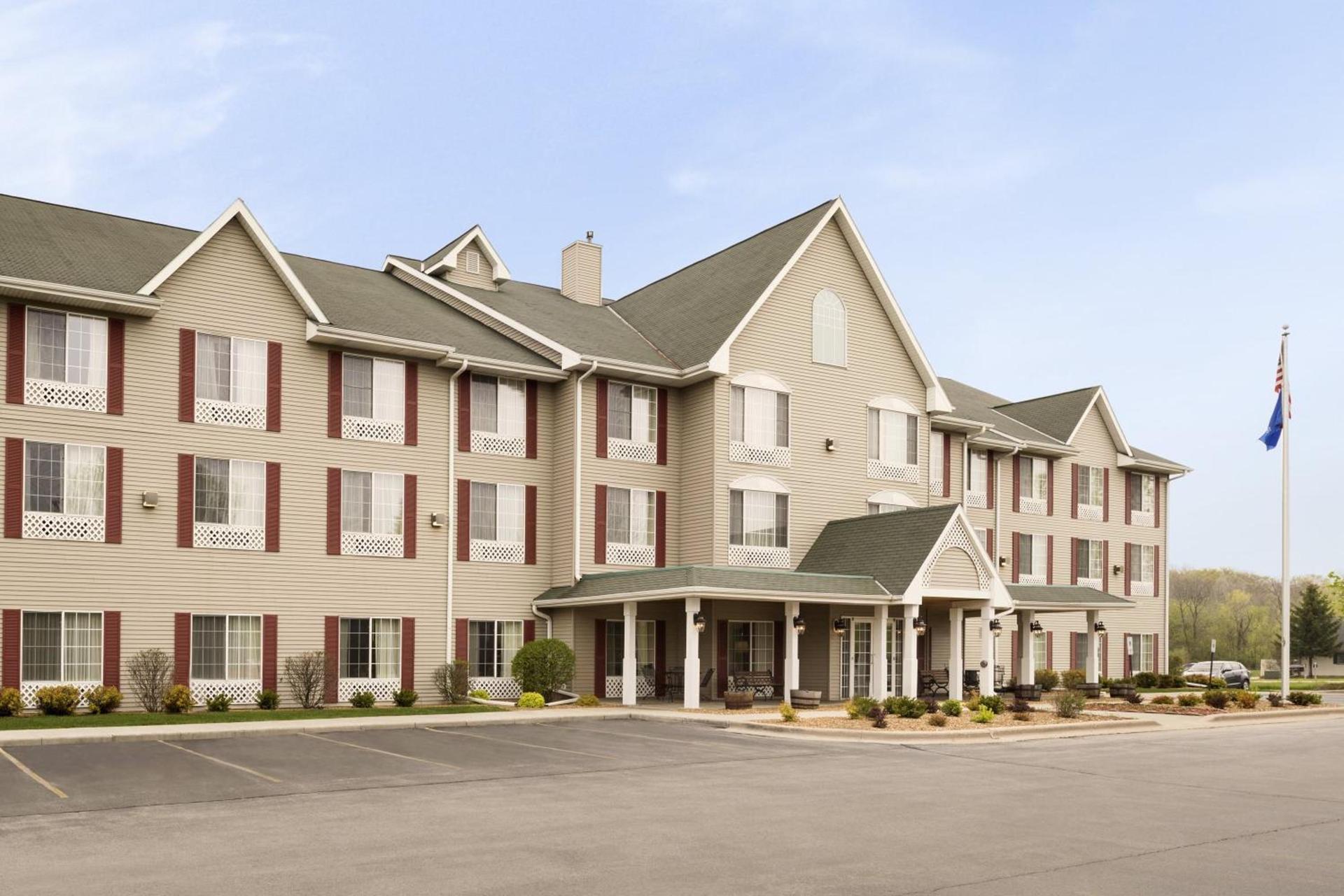 Country Inn & Suites by Radisson, West Bend, WI photo 15