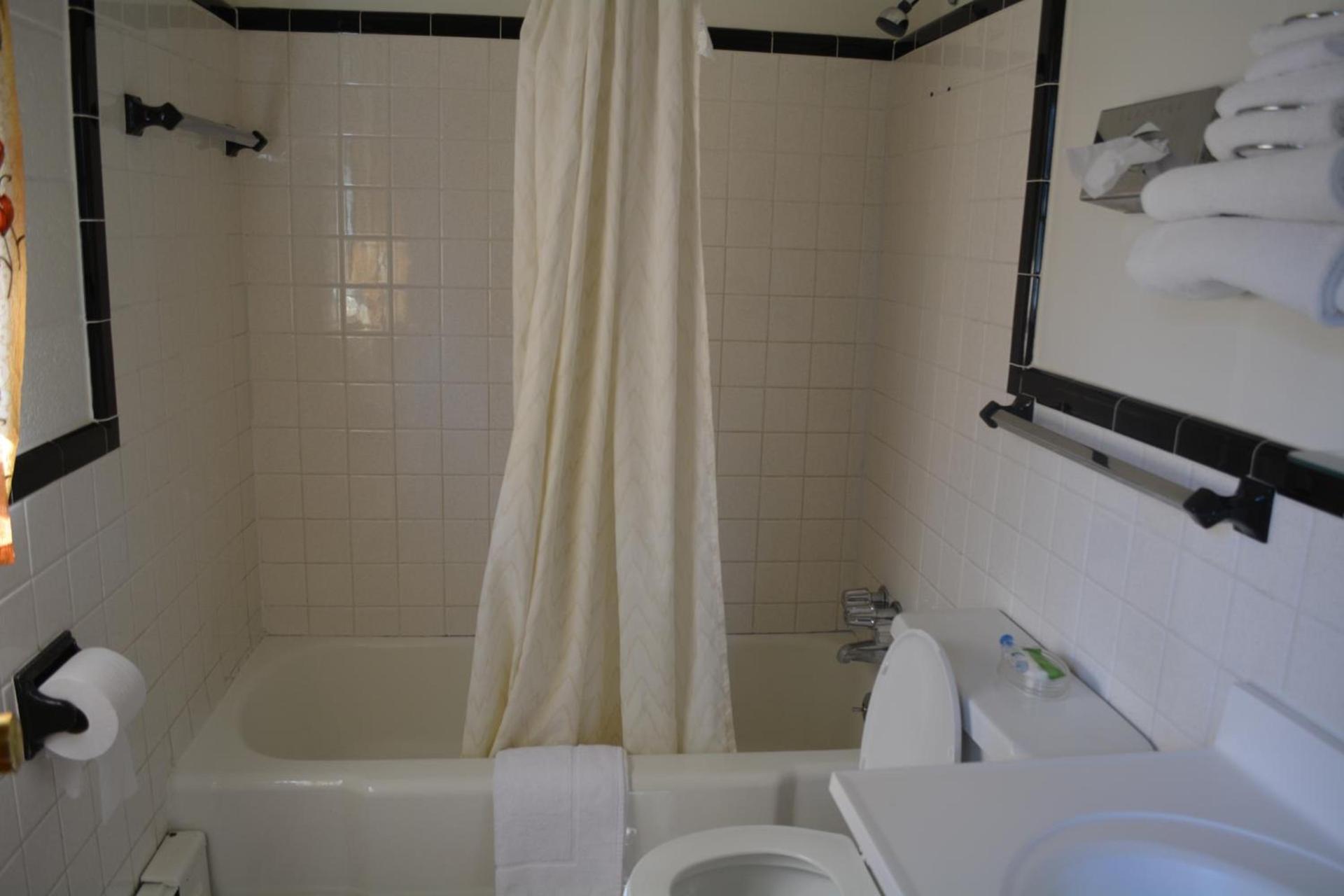 Ventura Motel photo 17