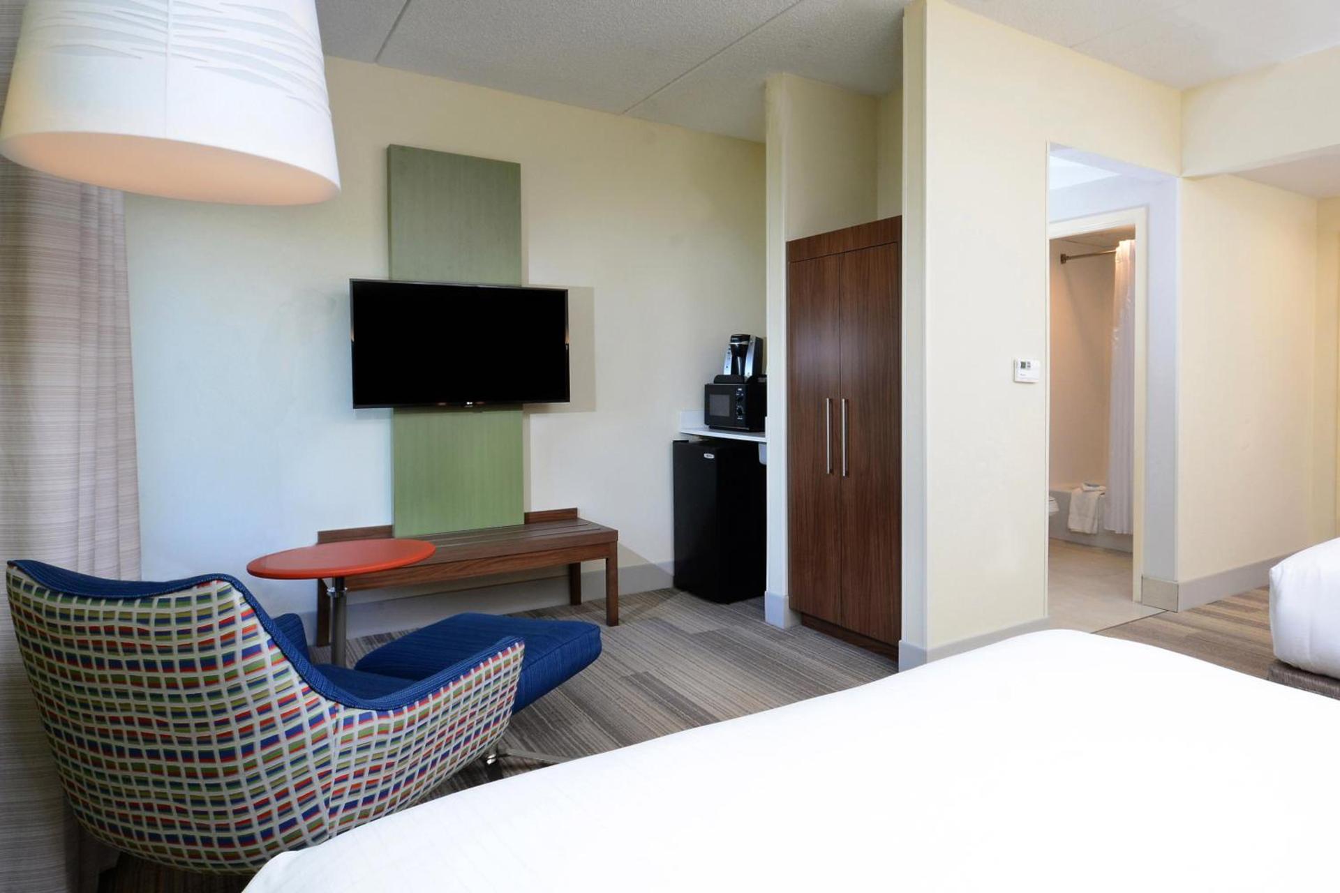 Holiday Inn Express & Suites Raleigh Durham Airport at RTP by IHG photo 9