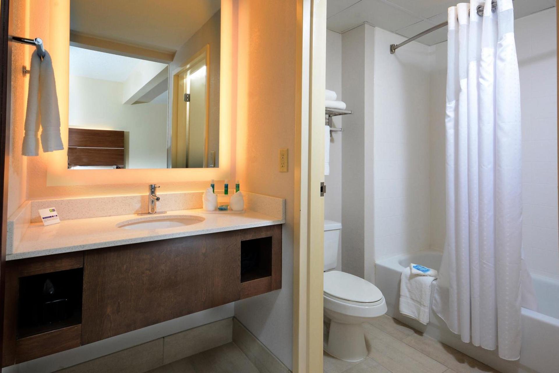 Holiday Inn Express & Suites Raleigh Durham Airport at RTP by IHG photo 13