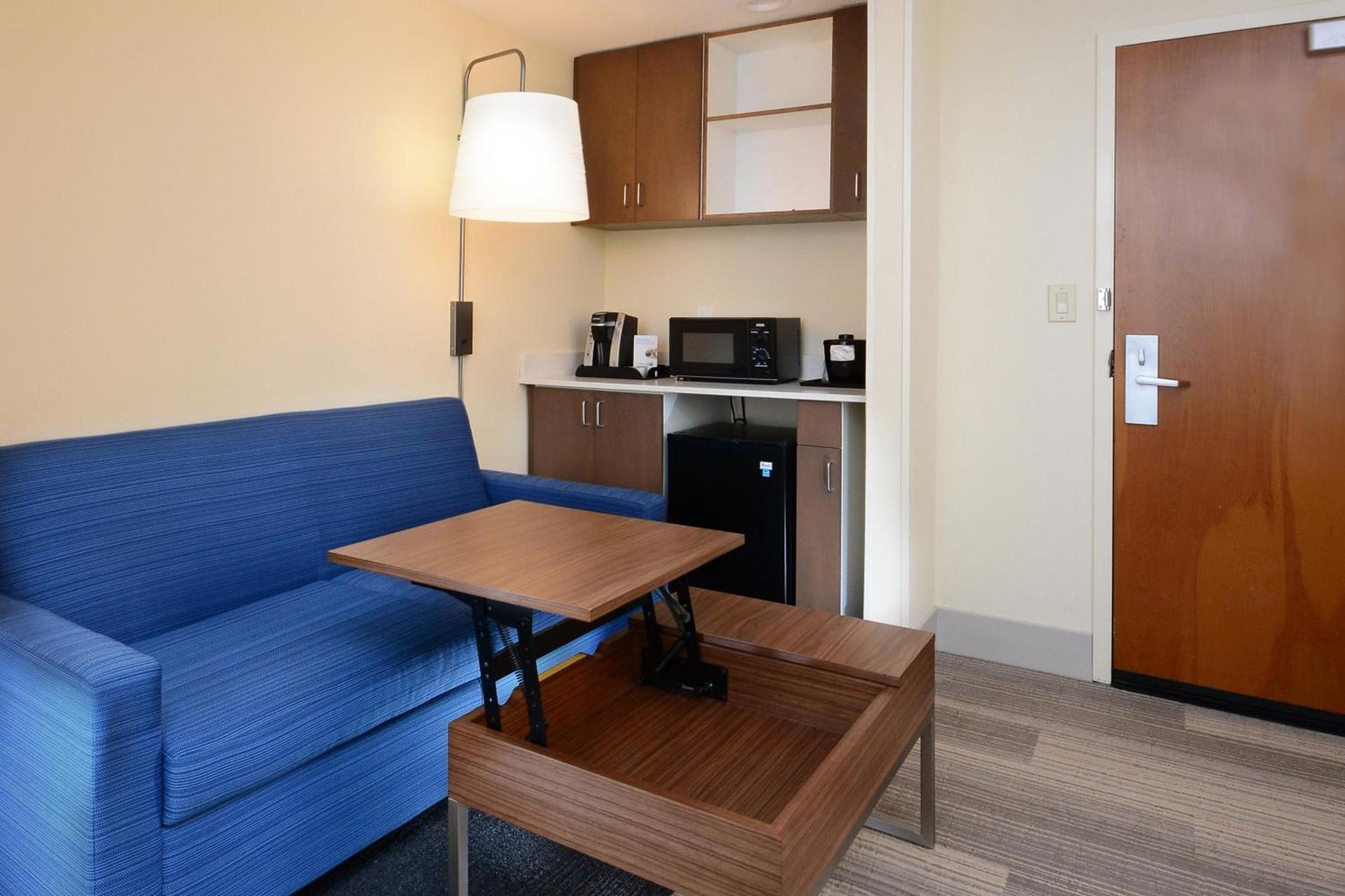 Holiday Inn Express & Suites Raleigh Durham Airport at RTP by IHG photo 7