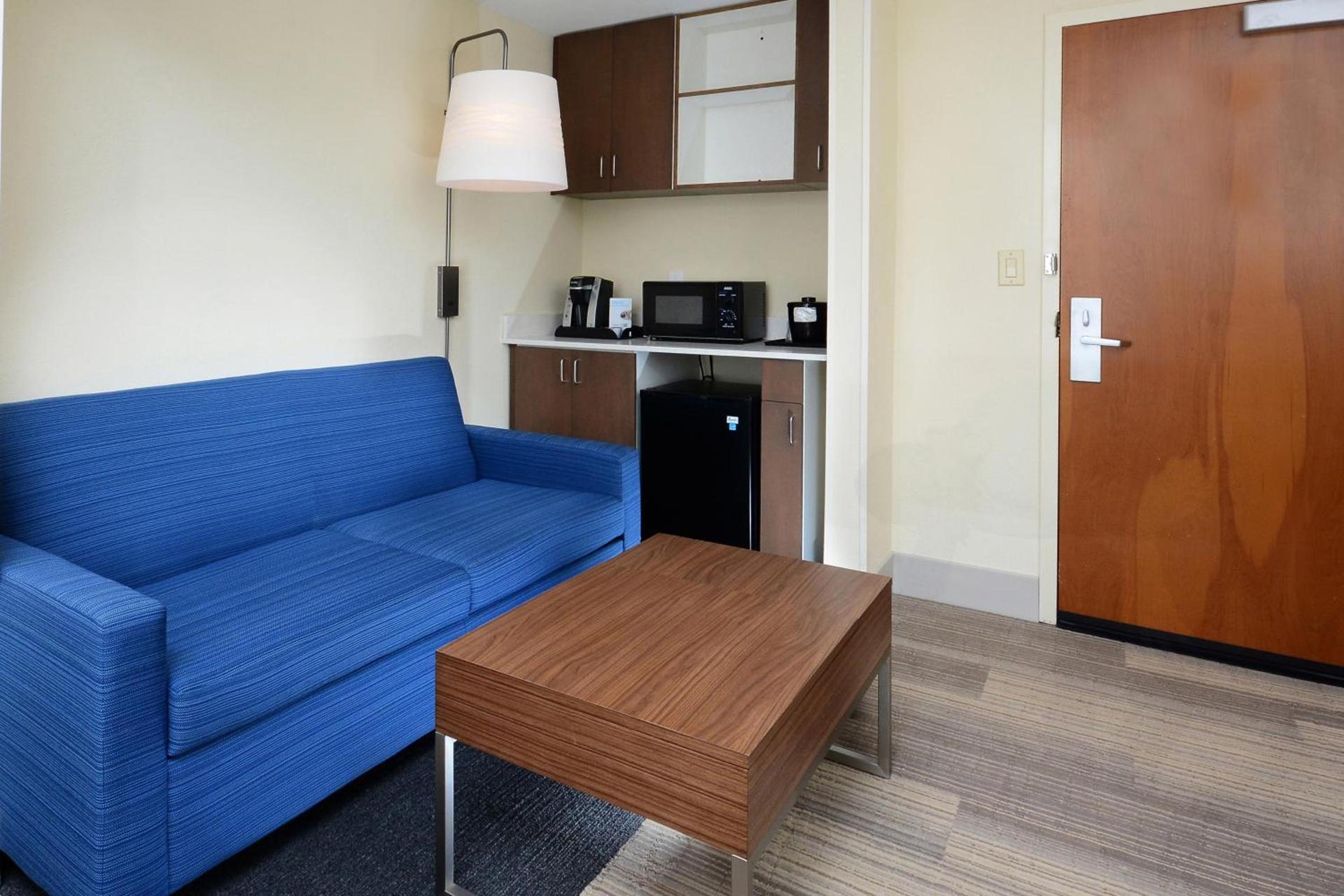 Holiday Inn Express & Suites Raleigh Durham Airport at RTP by IHG photo 2
