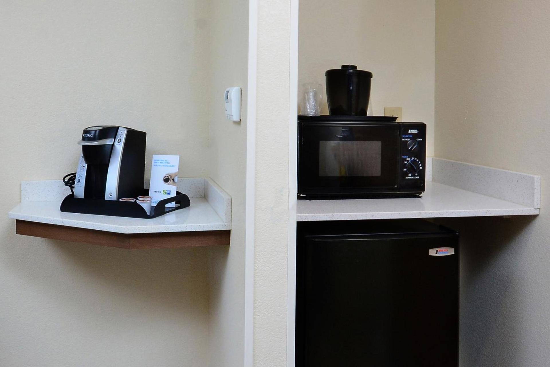 Holiday Inn Express & Suites Raleigh Durham Airport at RTP by IHG photo 12
