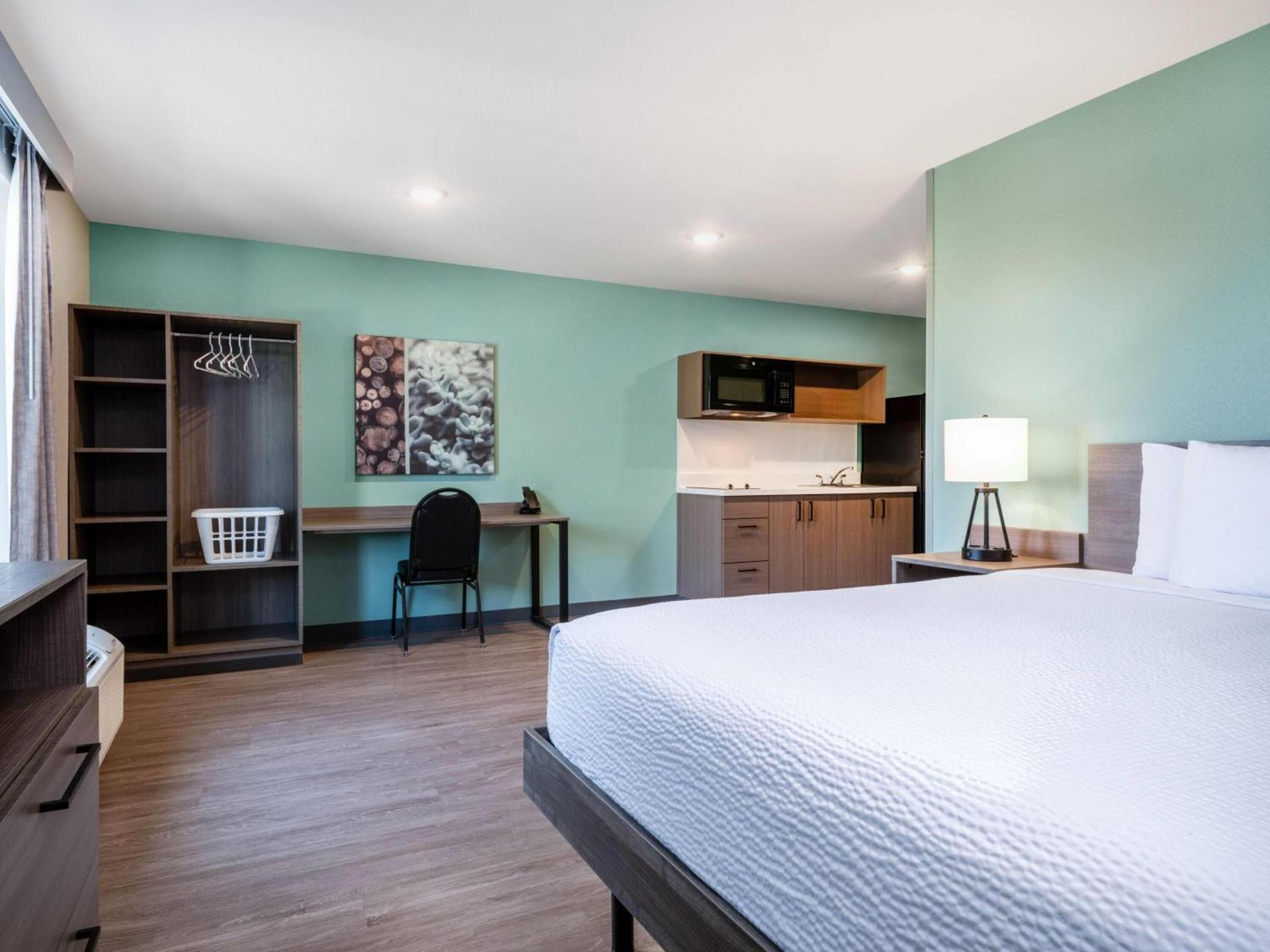 ECHO Suites Extended Stay by Wyndham Springfield Airport PLZ photo 22