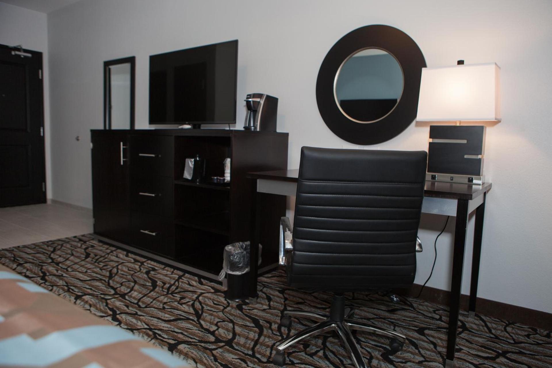 La Quinta Inn & Suites by Wyndham Lubbock Southwest photo 57