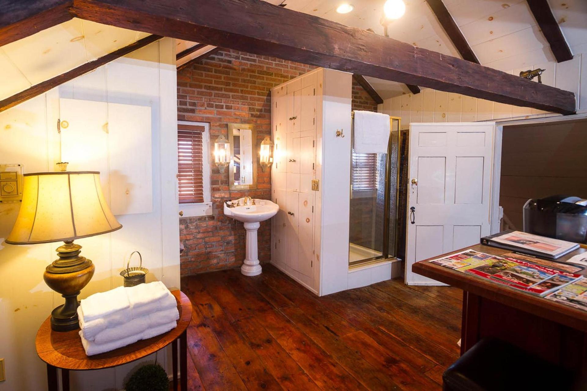 The Inn at Lincoln Square photo 19