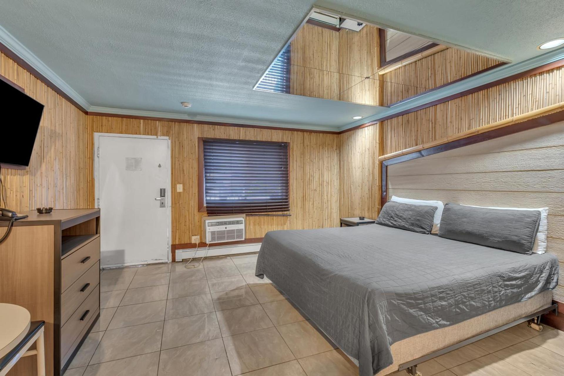Bentley Motel photo 95