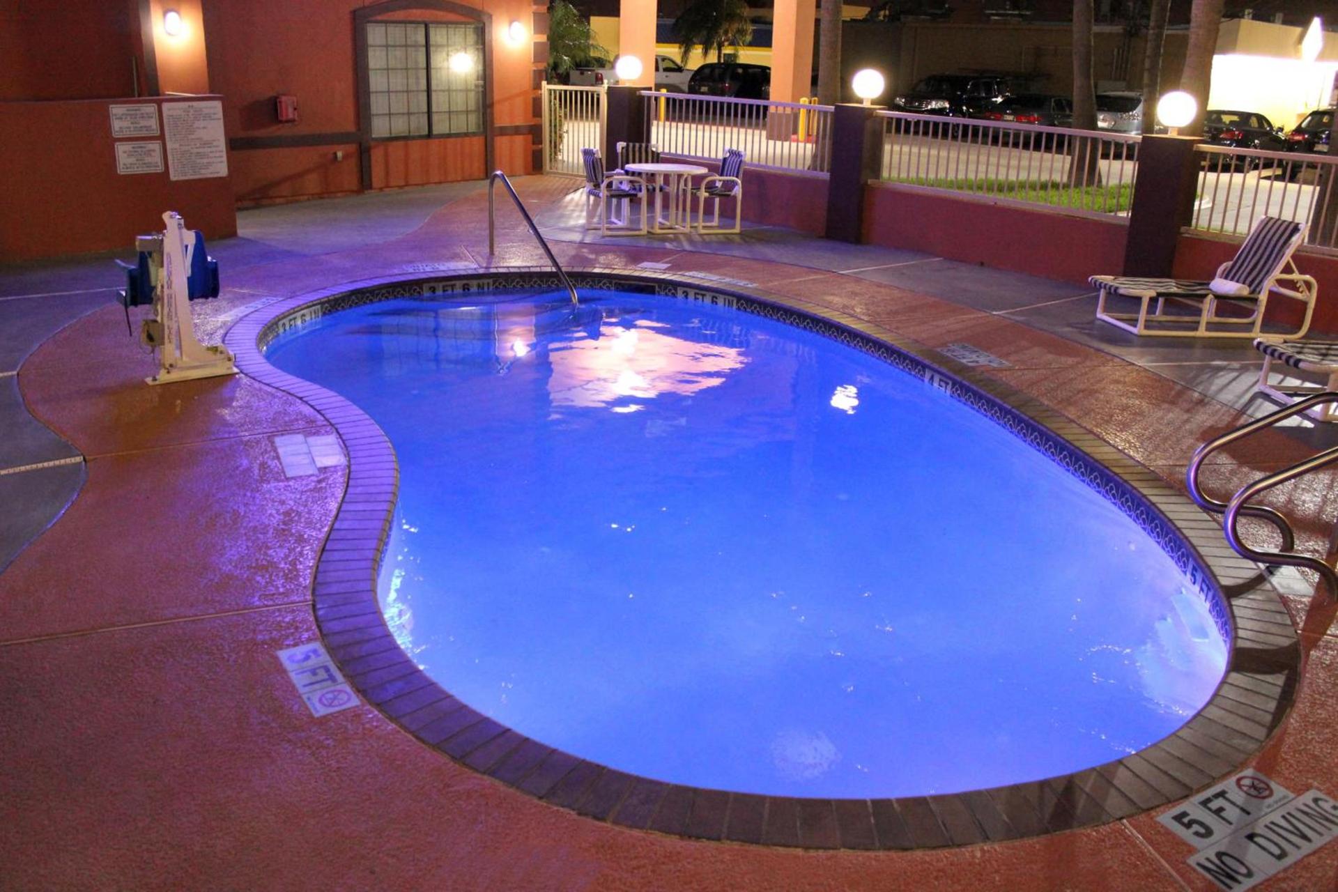 Texas Inn & Suites McAllen at La Plaza Mall and Airport photo 12
