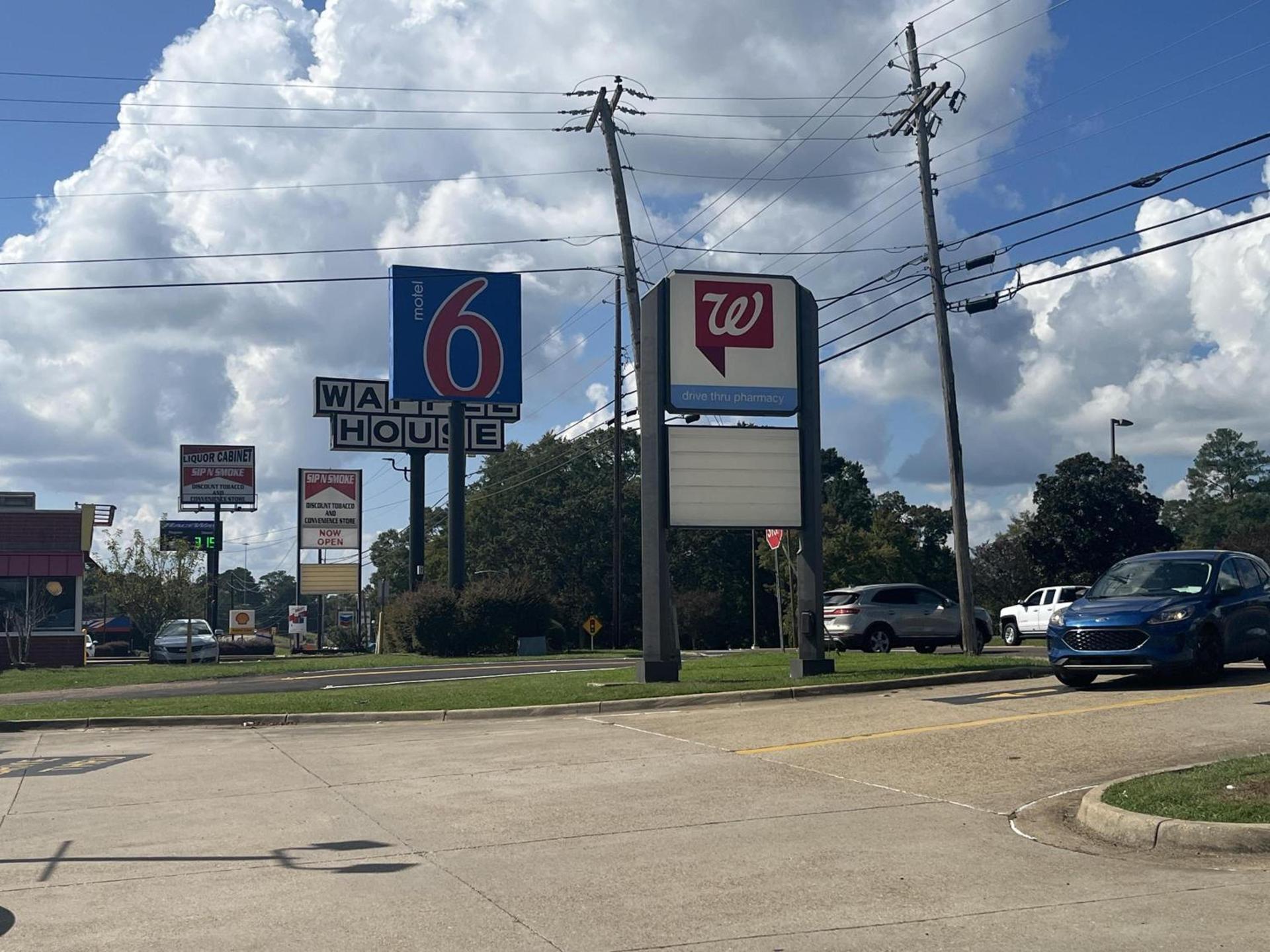 Motel 6 - McComb, MS photo 36