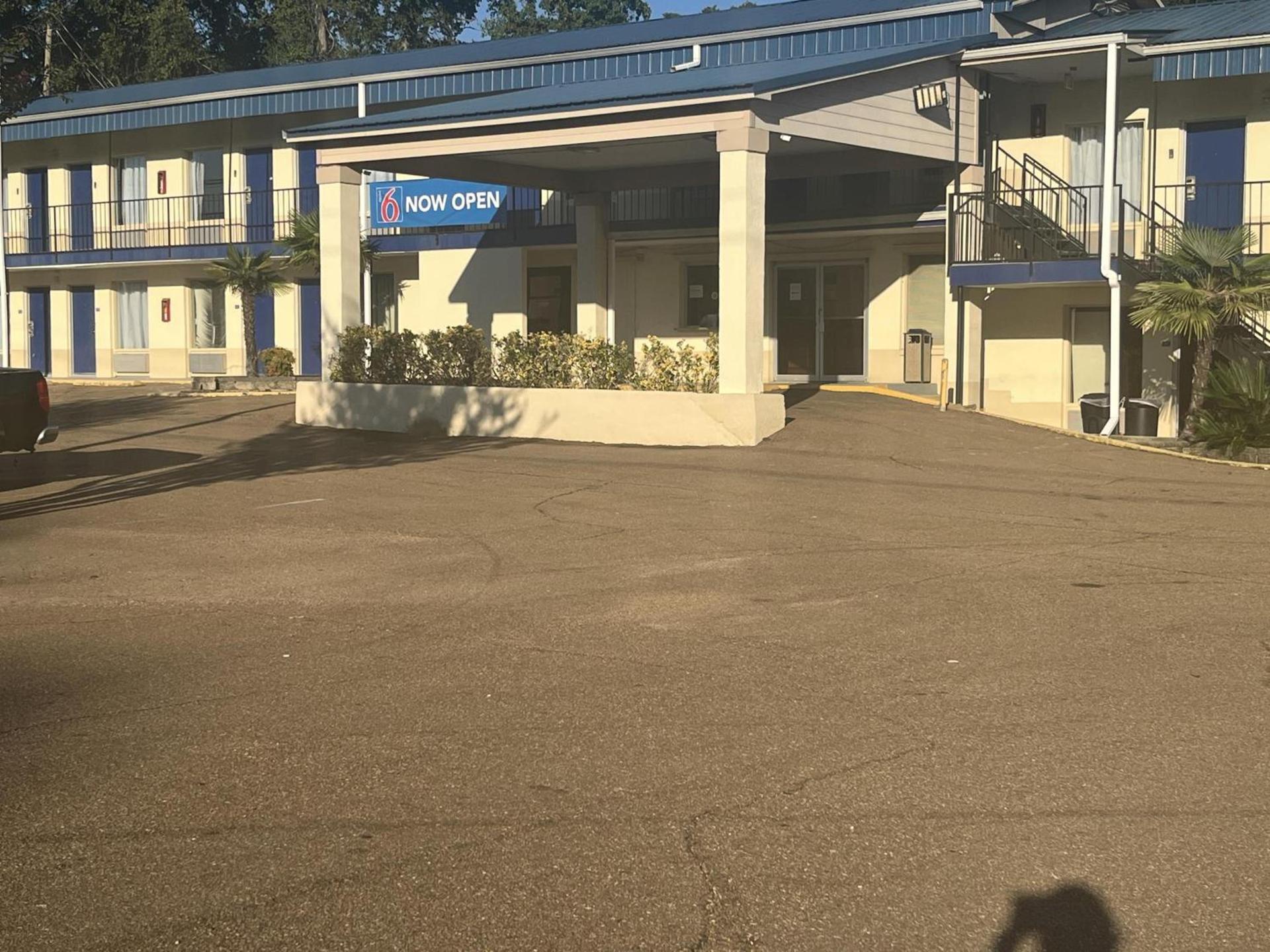 Motel 6 - McComb, MS photo 32