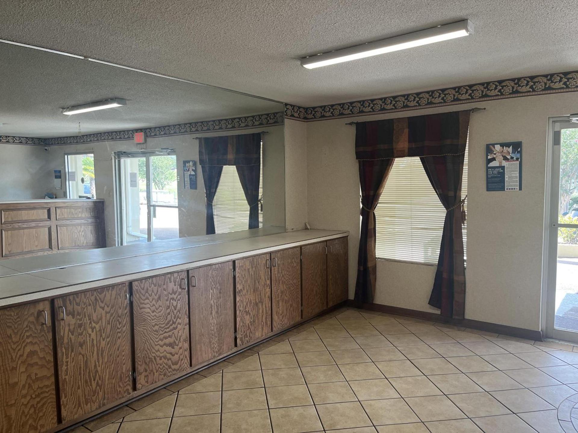 Motel 6 - McComb, MS photo 25