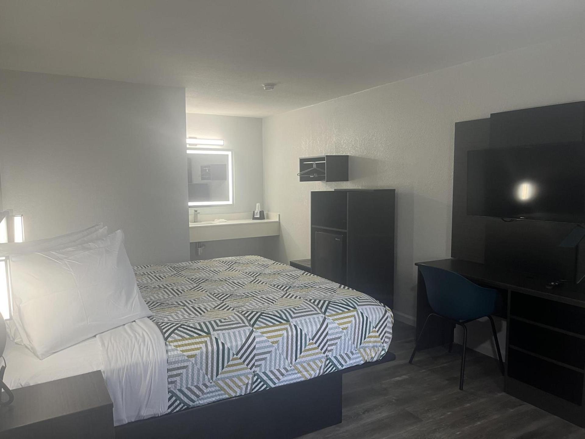 Motel 6 - McComb, MS photo 23