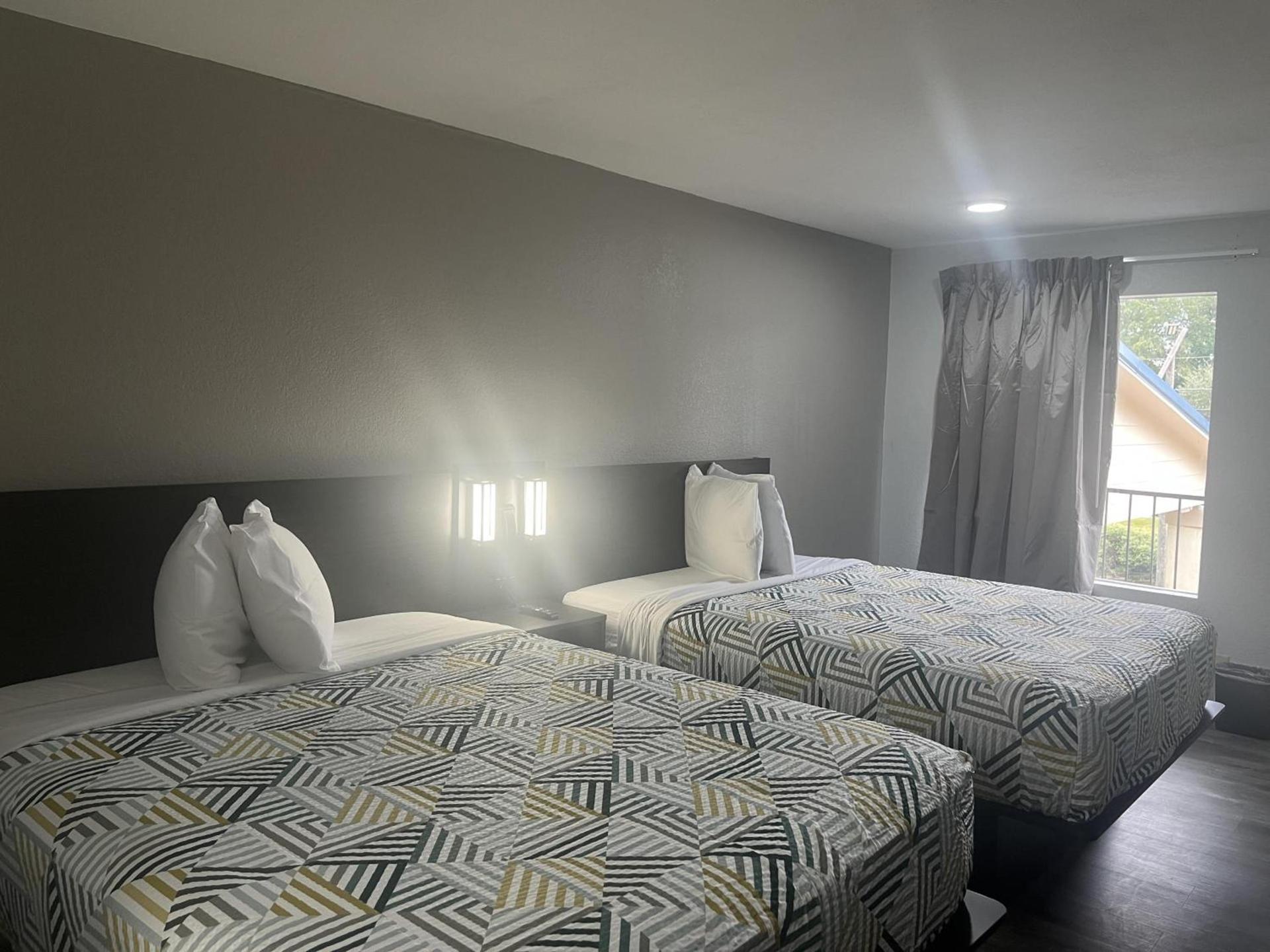 Motel 6 - McComb, MS photo 20