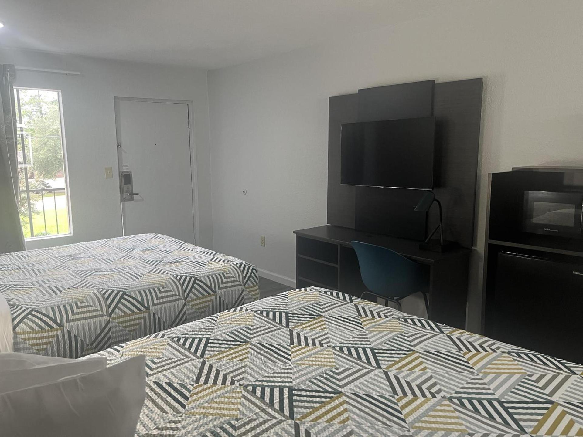 Motel 6 - McComb, MS photo 17