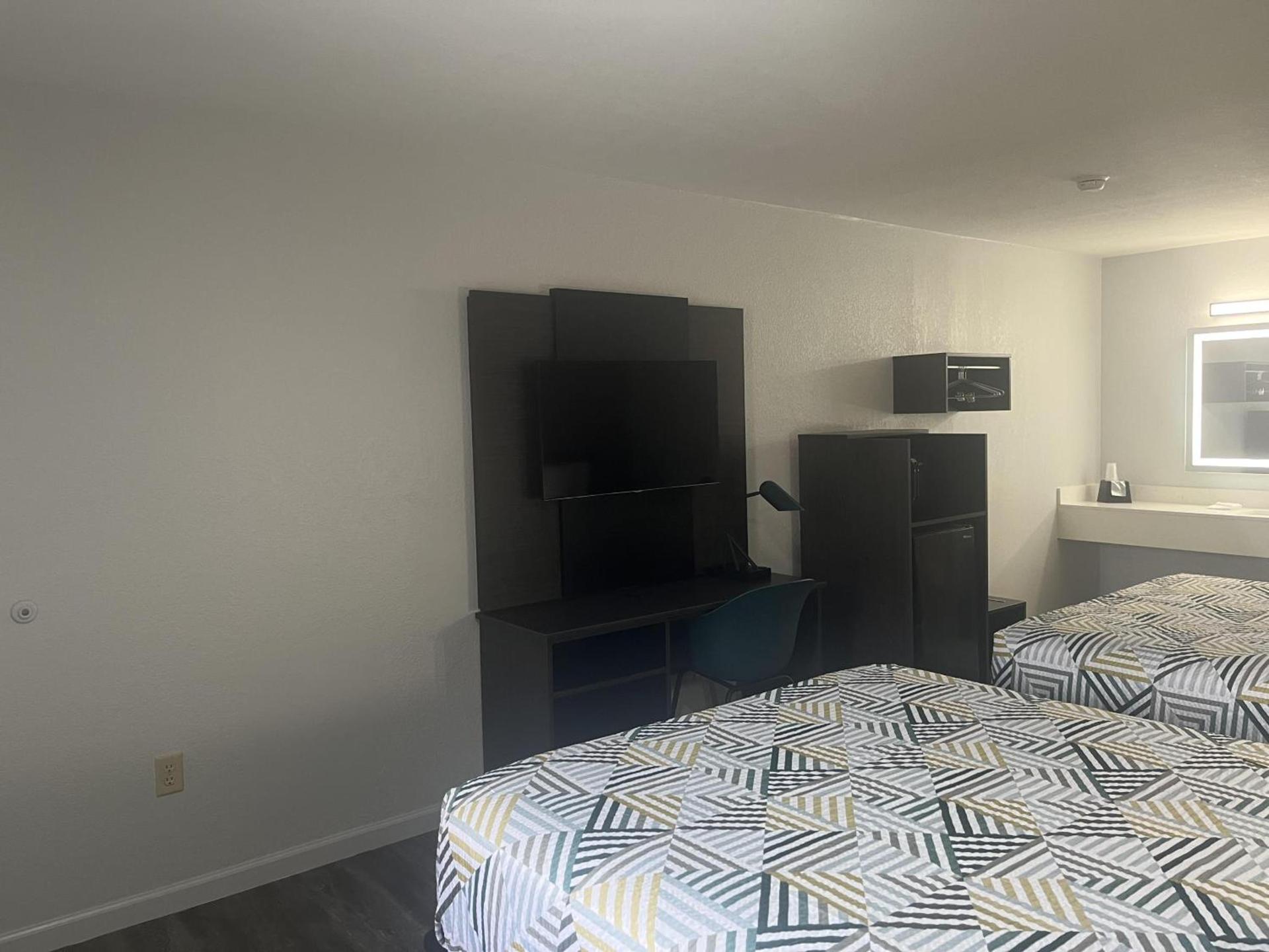 Motel 6 - McComb, MS photo 13