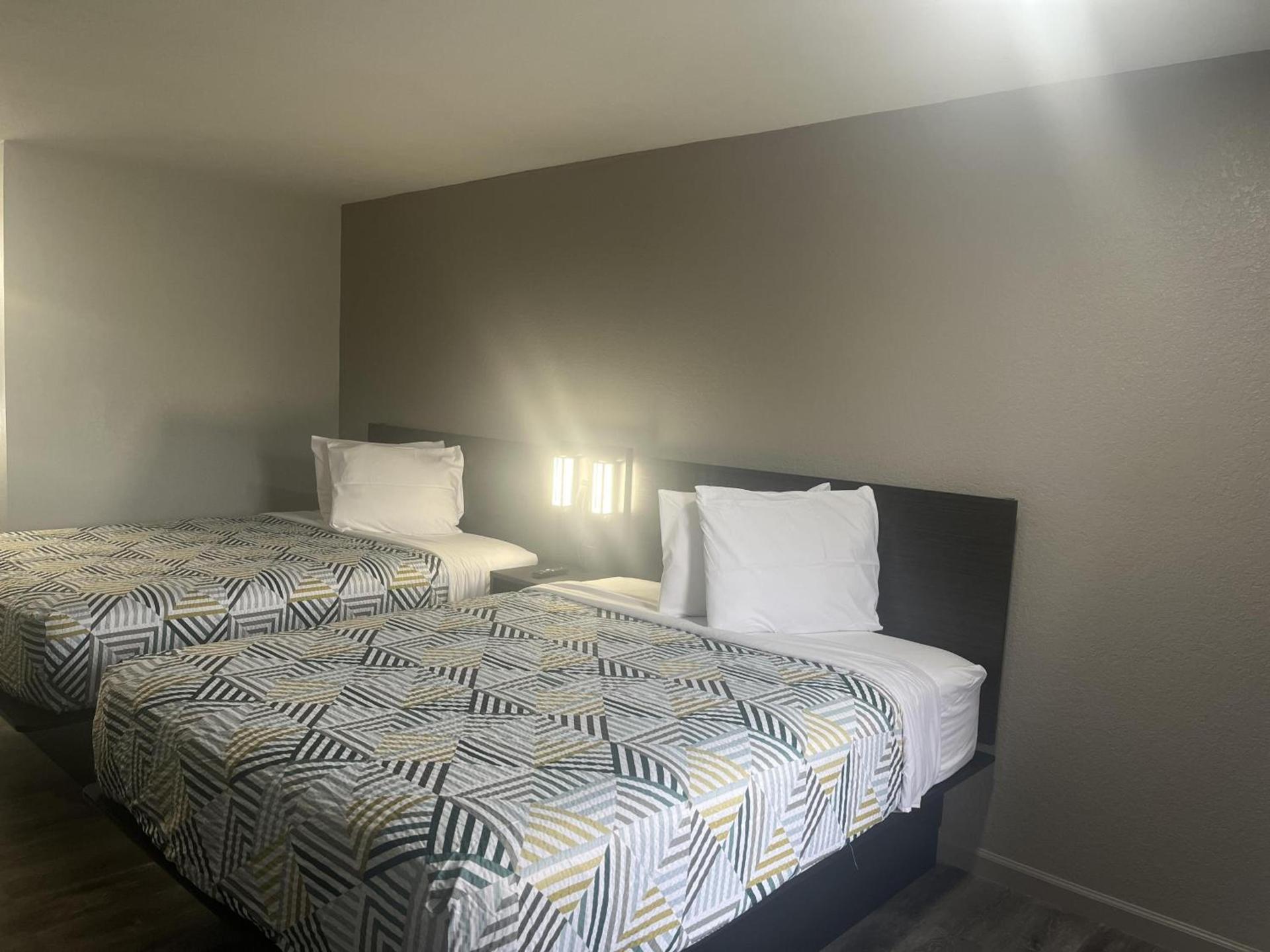 Motel 6 - McComb, MS photo 11