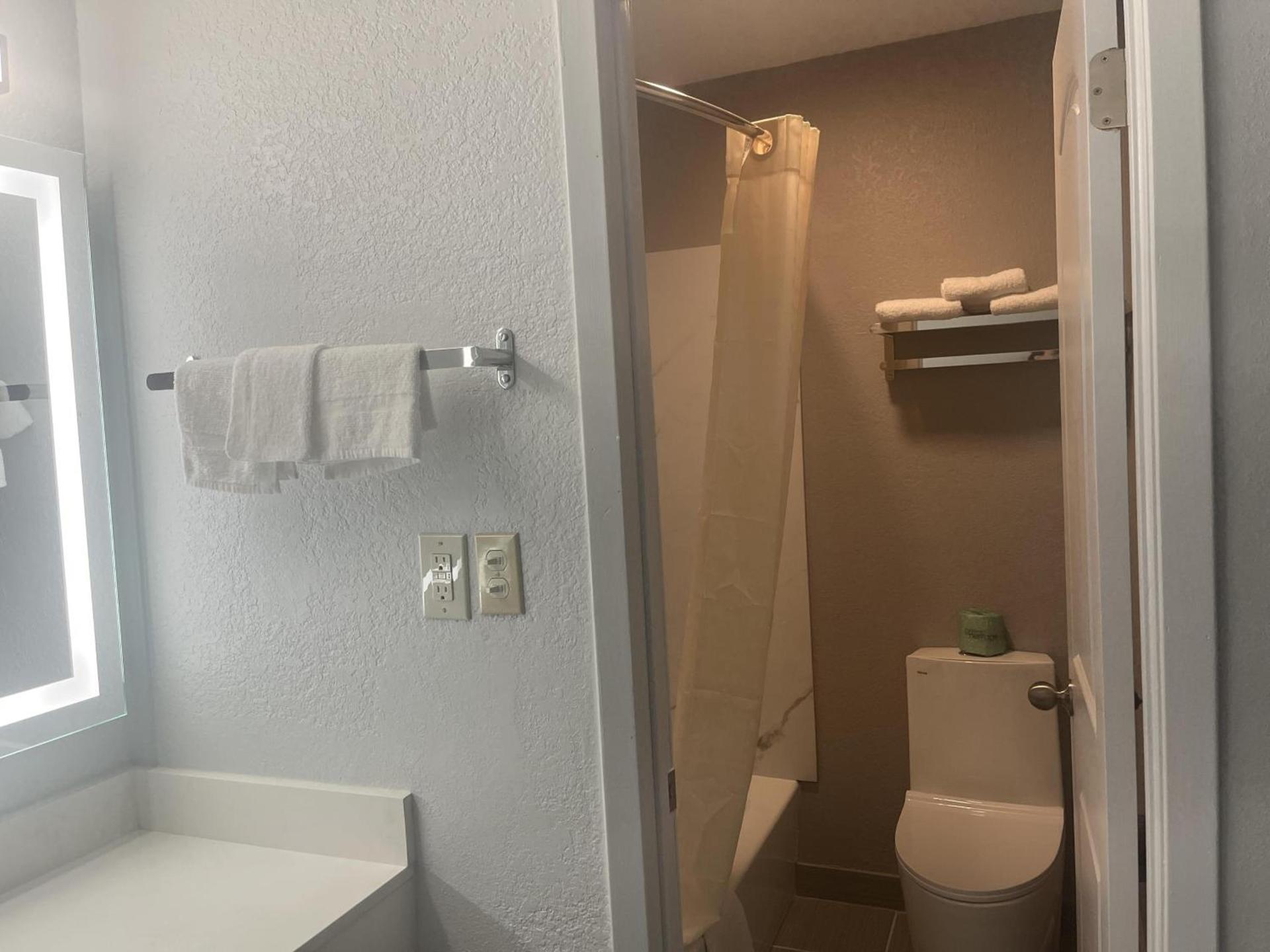 Motel 6 - McComb, MS photo 4