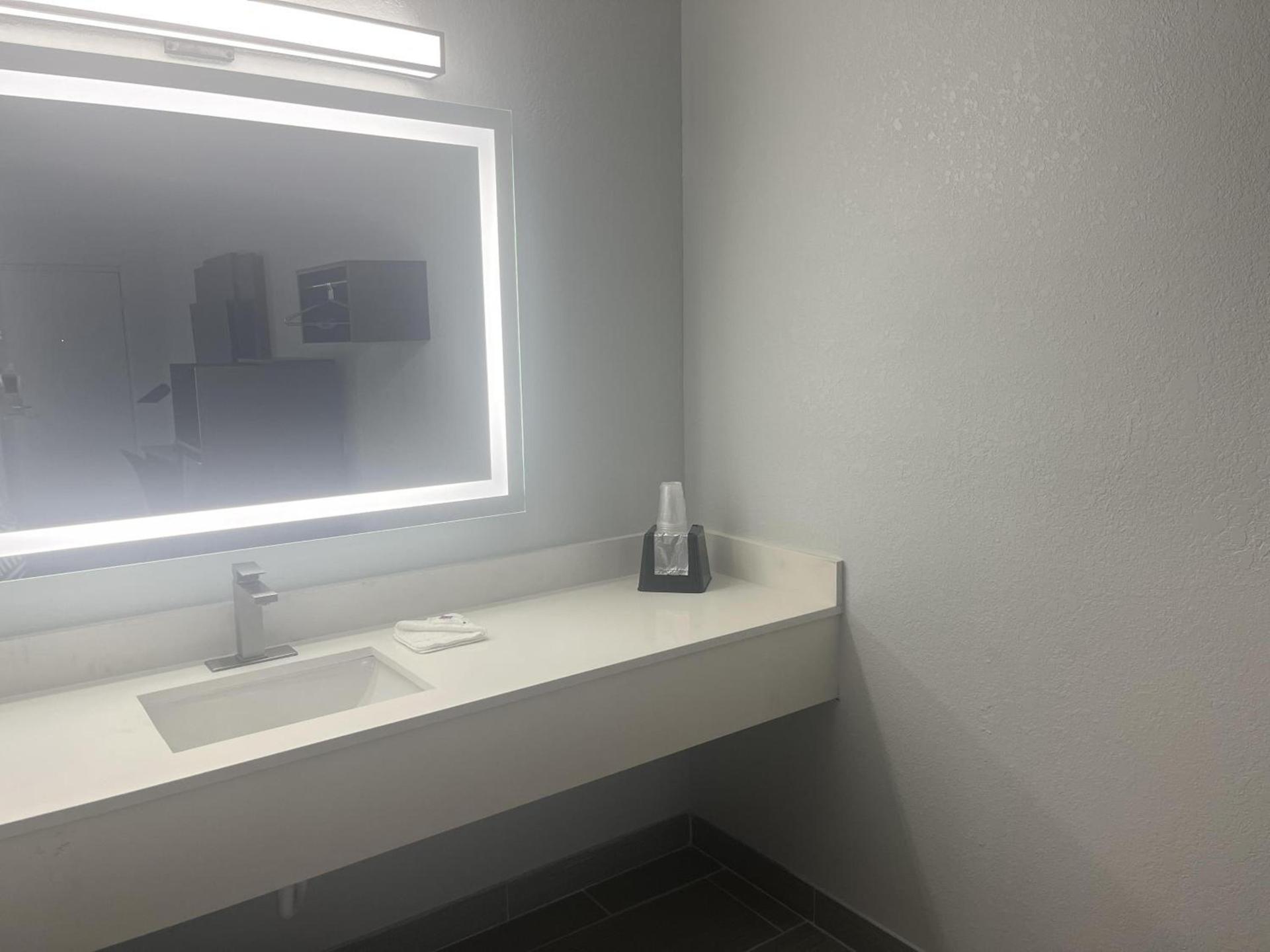 Motel 6 - McComb, MS photo 2
