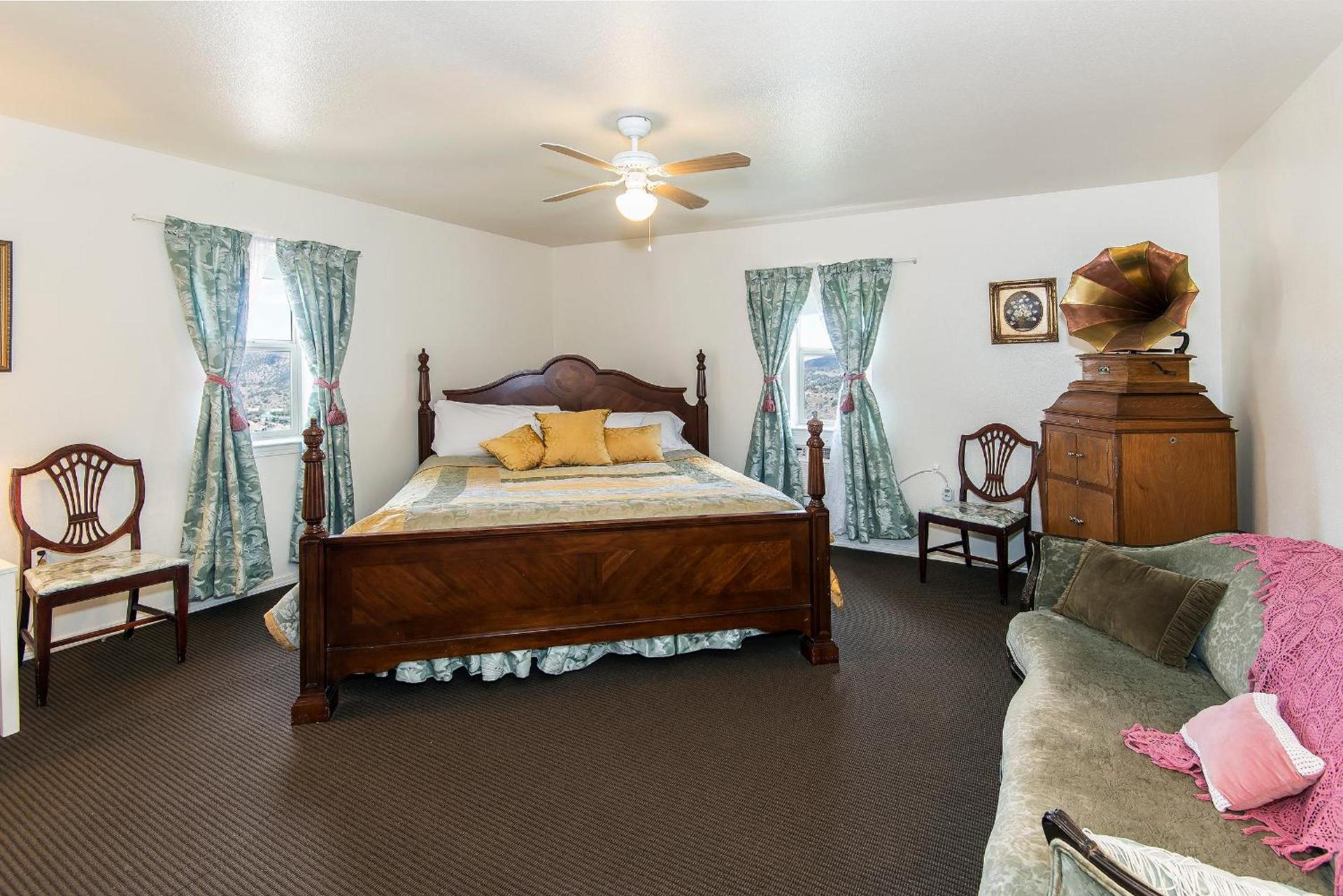 Virginia City Inn photo 81