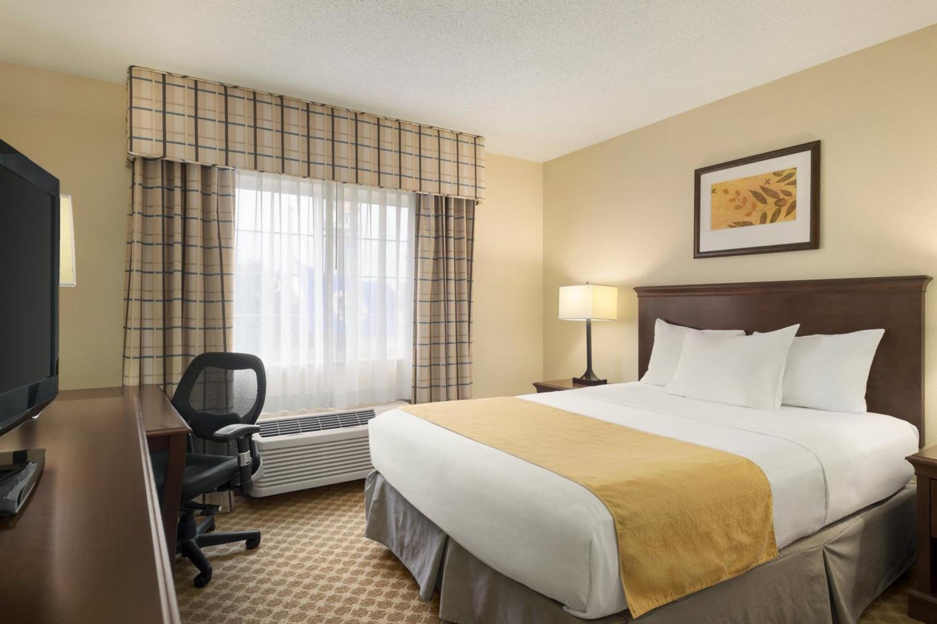 Country Inn & Suites by Radisson, Owatonna, MN photo 16
