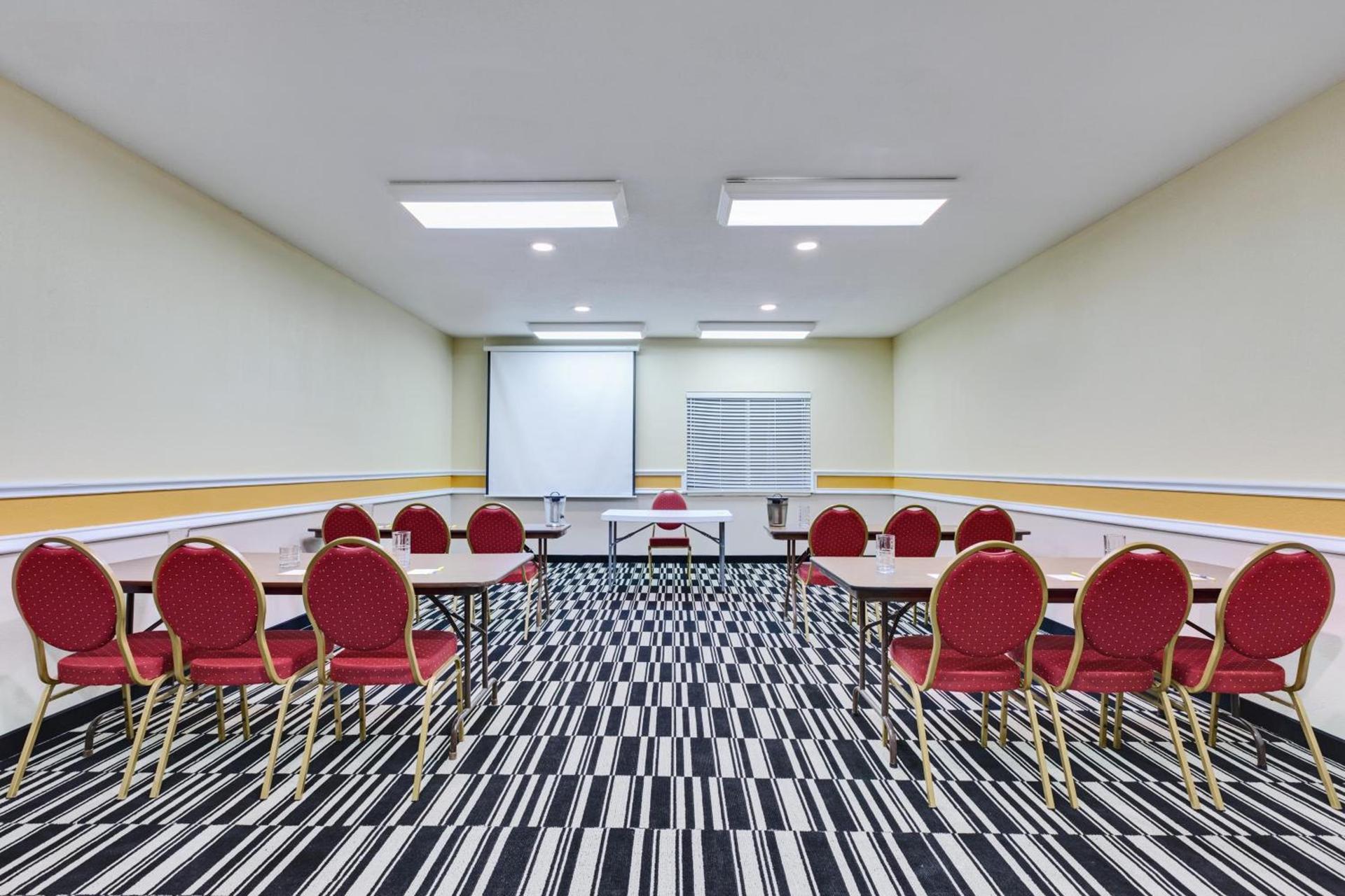 Holiday Inn Express & Suites Sulphur Springs by IHG photo 6