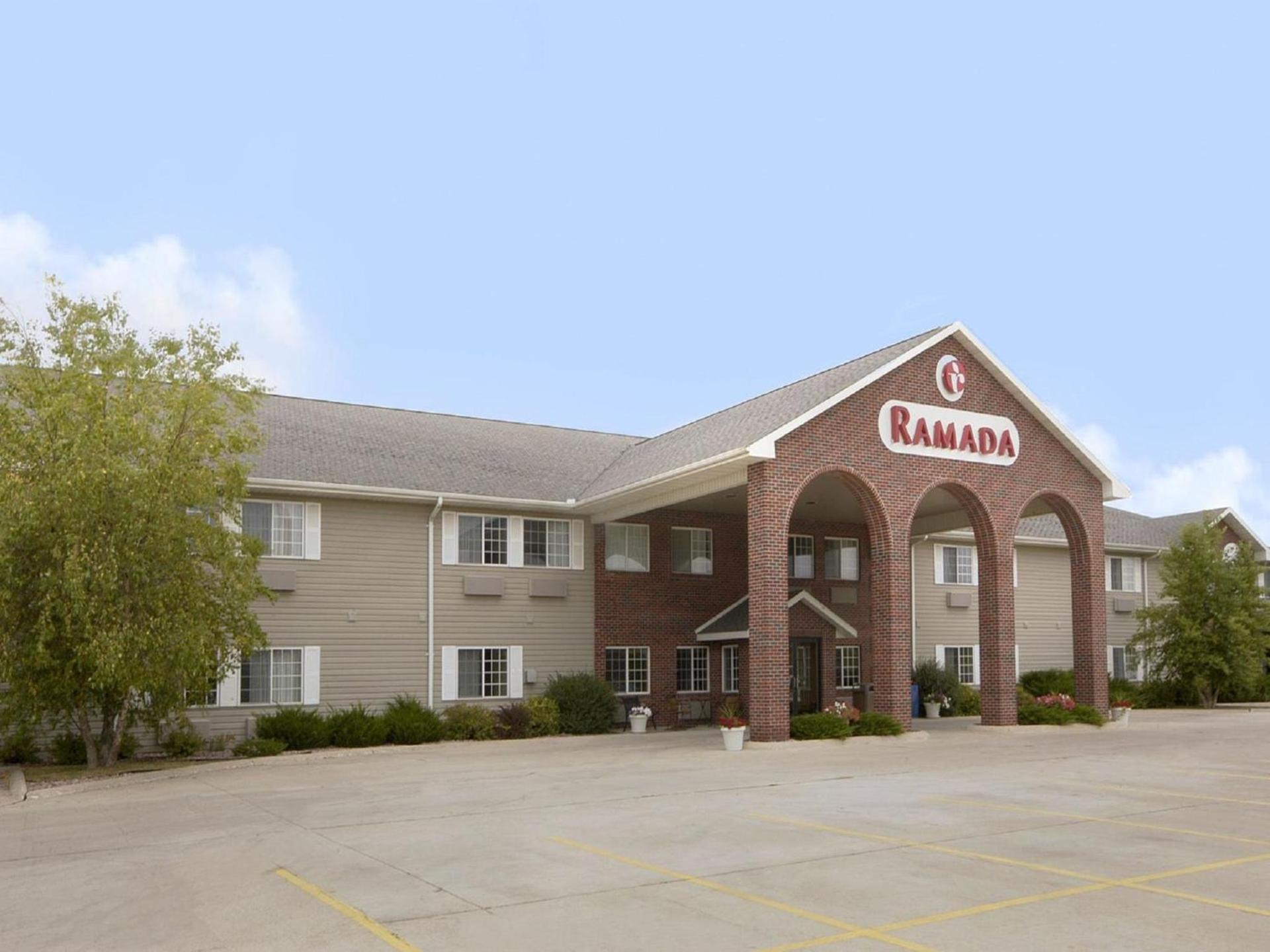 Ramada by Wyndham Spirit Lake/Okoboji photo 40