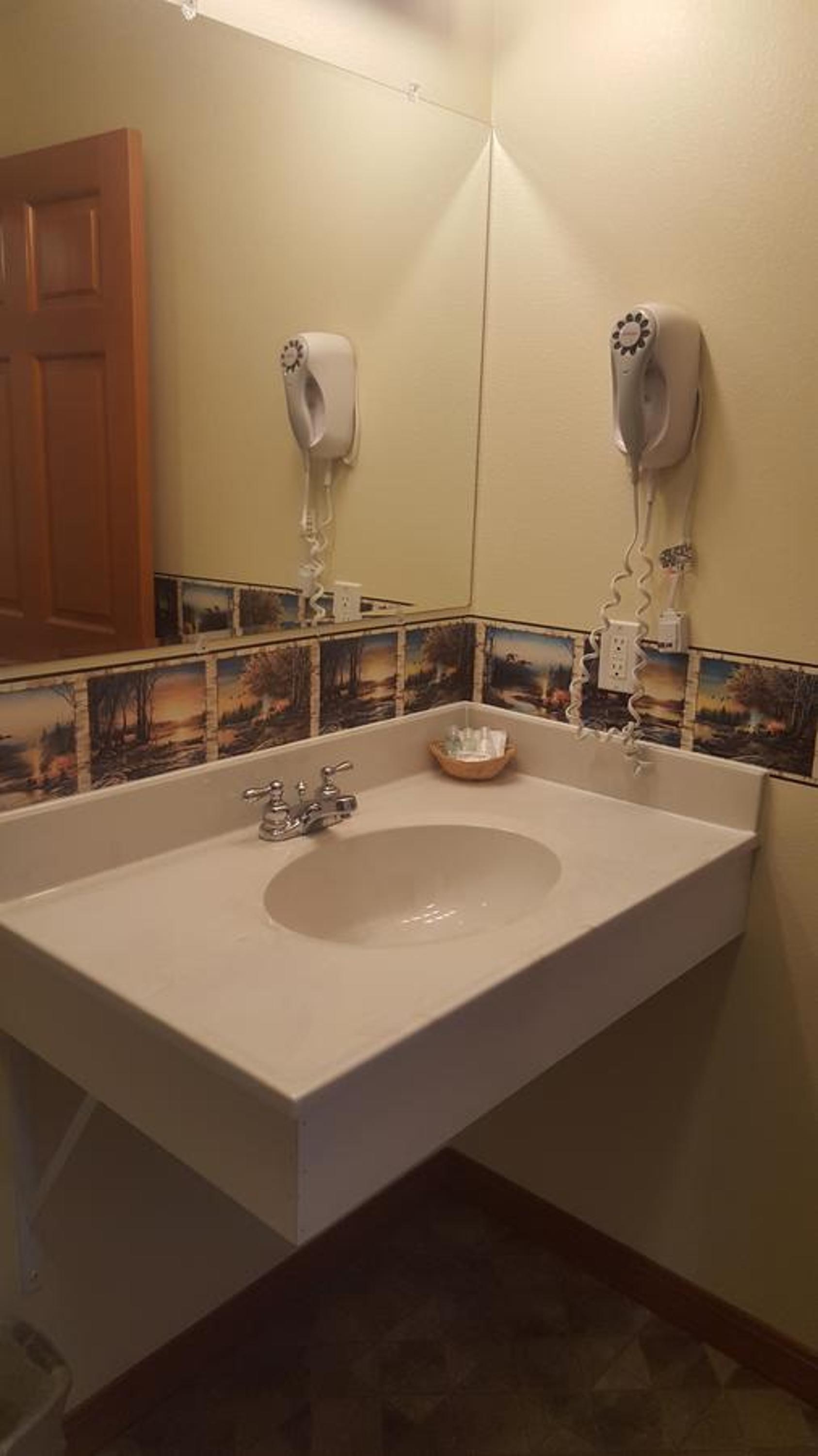 Longliner Lodge and Suites photo 35