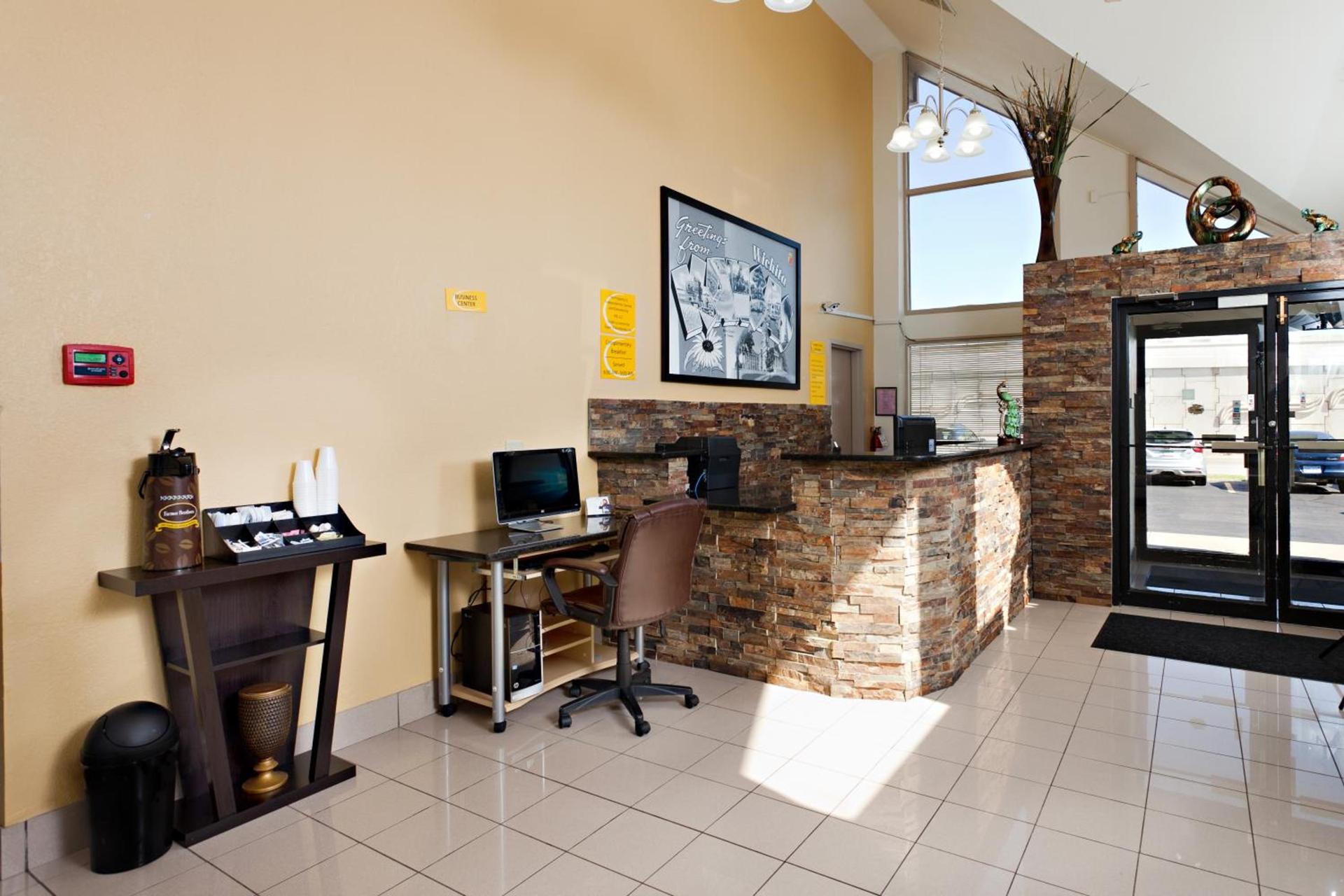 Super 8 by Wyndham Wichita Airport West Kellogg photo 88