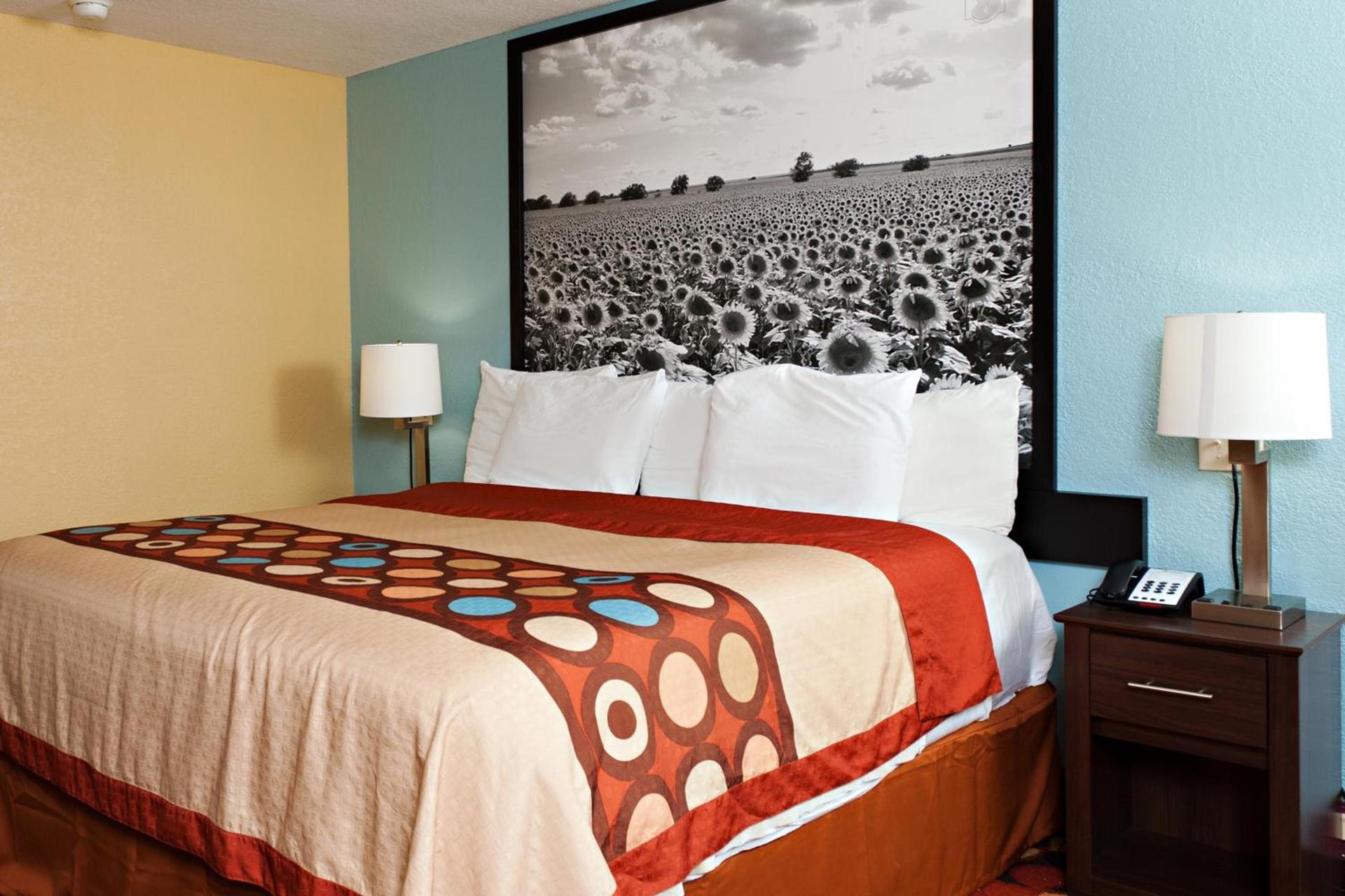 Super 8 by Wyndham Wichita Airport West Kellogg photo 95