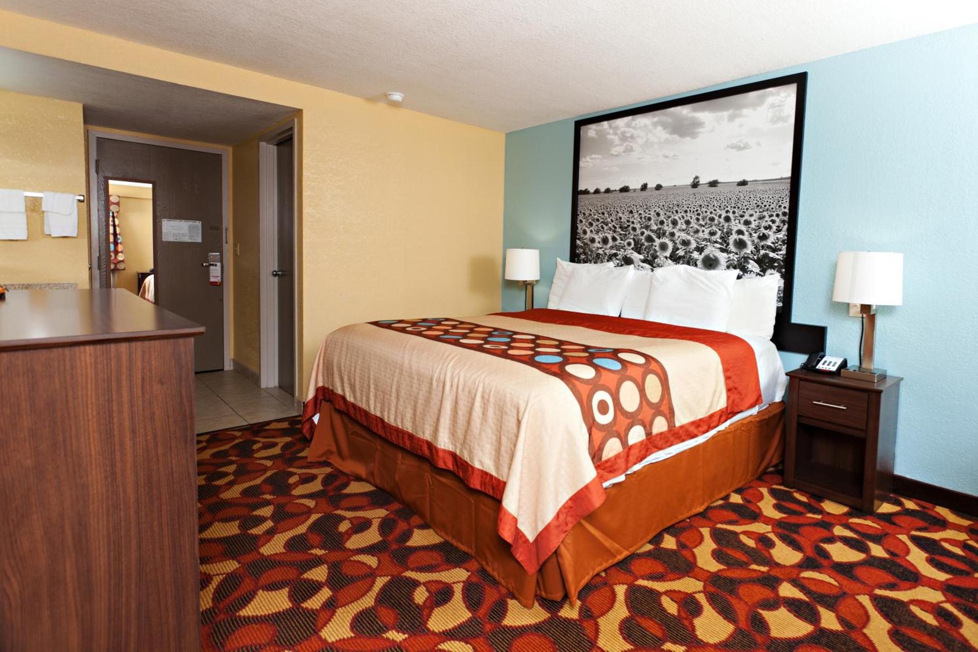 Super 8 by Wyndham Wichita Airport West Kellogg photo 54