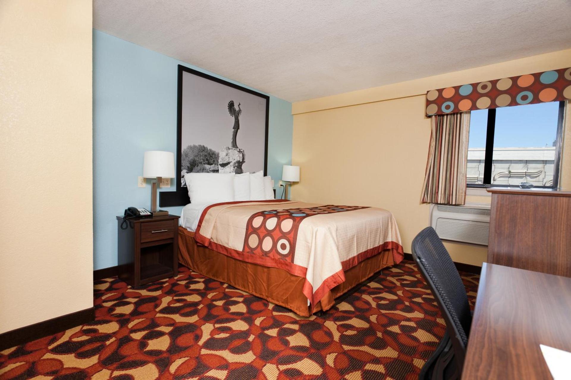 Super 8 by Wyndham Wichita Airport West Kellogg photo 96