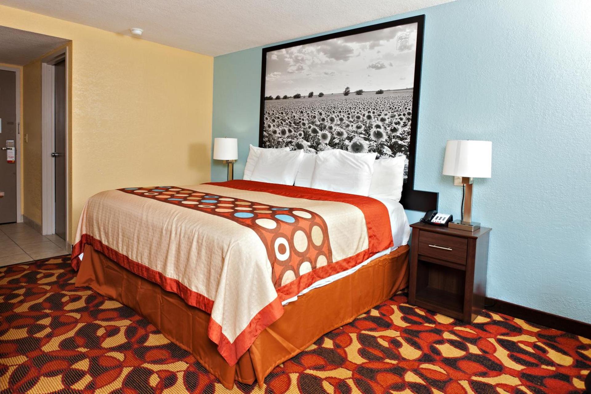 Super 8 by Wyndham Wichita Airport West Kellogg photo 52