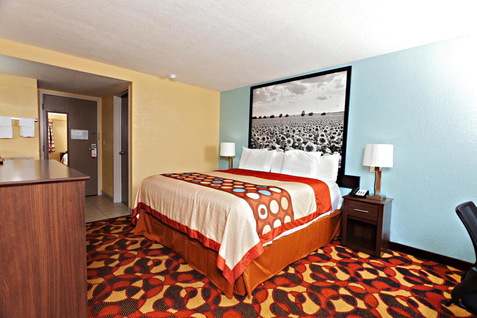 Super 8 by Wyndham Wichita Airport West Kellogg photo 97