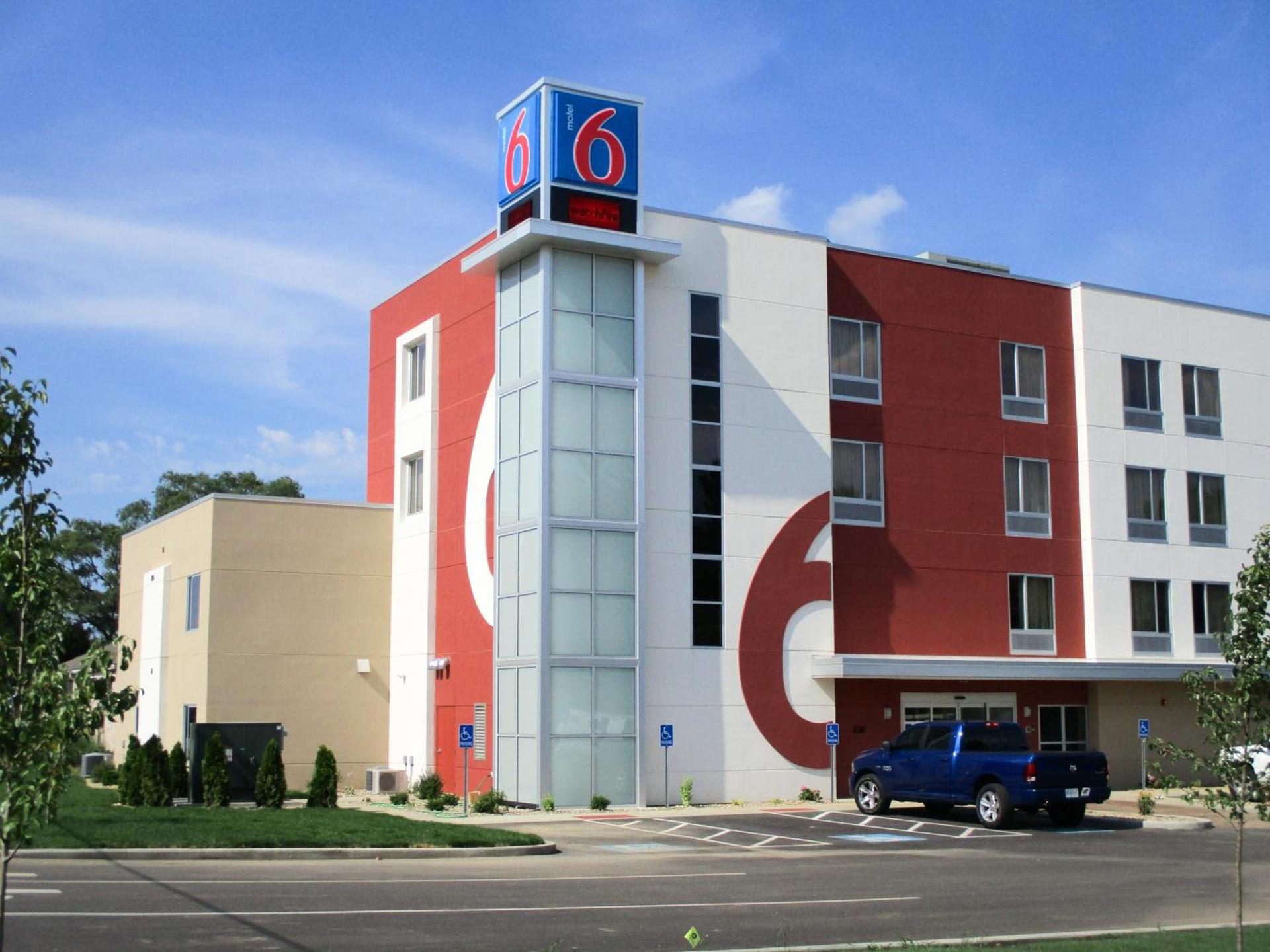 Days Inn by Wyndham South Bend/Notre Dame photo 2
