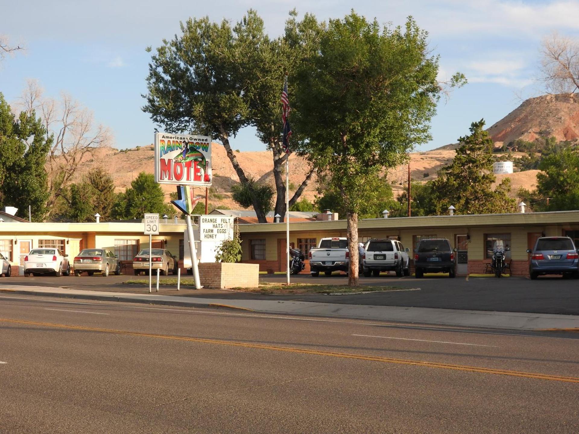 Rainbow Motel photo 38