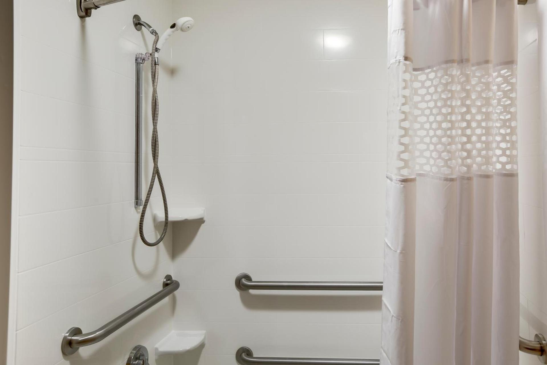 Wingate by Wyndham Cranberry photo 53