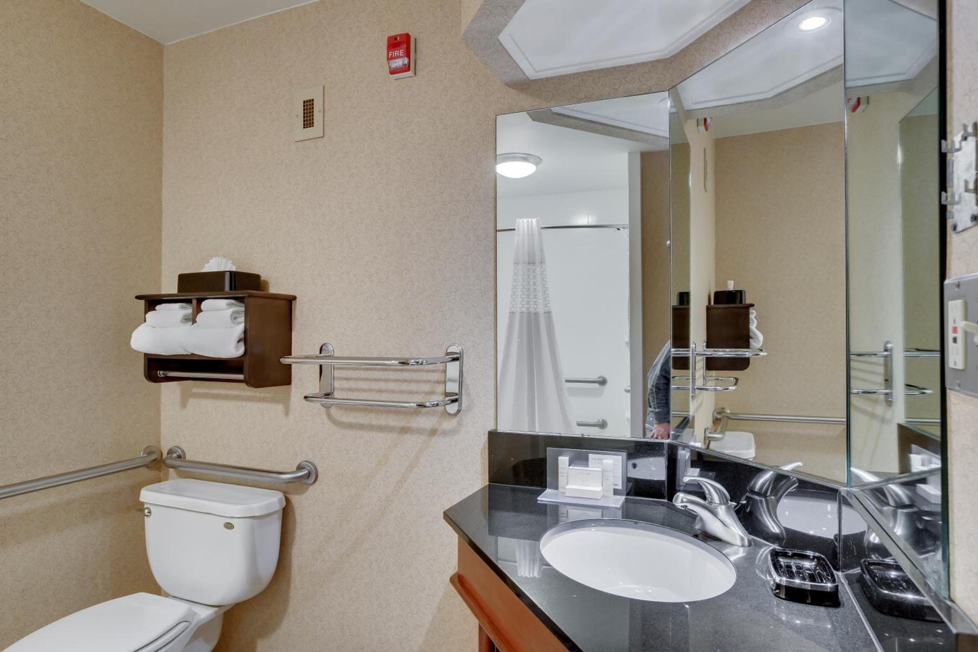 Wingate by Wyndham Cranberry photo 50