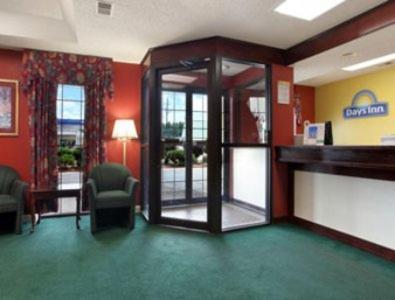 Days Inn by Wyndham Dillon photo 32