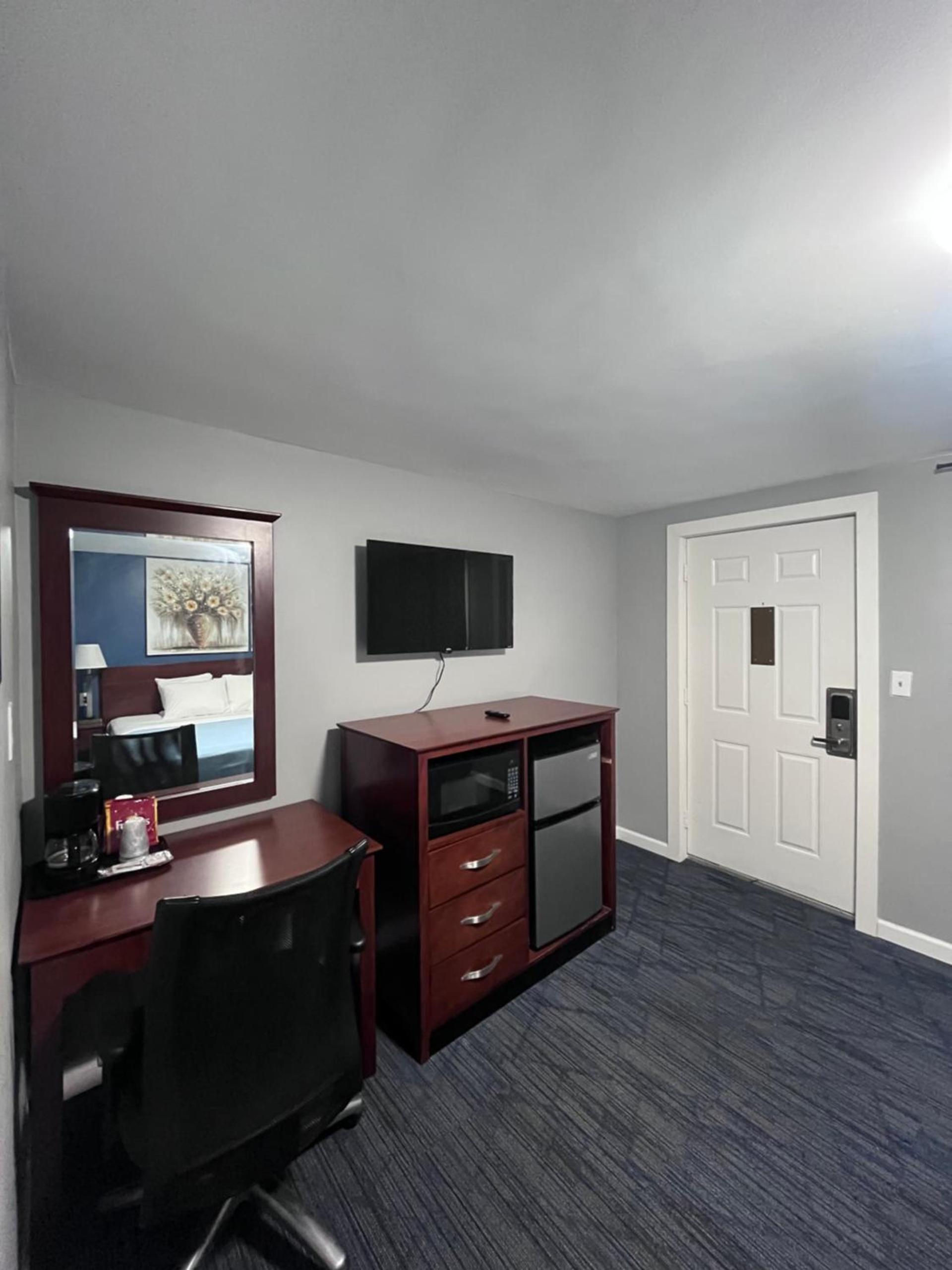 Chaplin Inn & Suites photo 18
