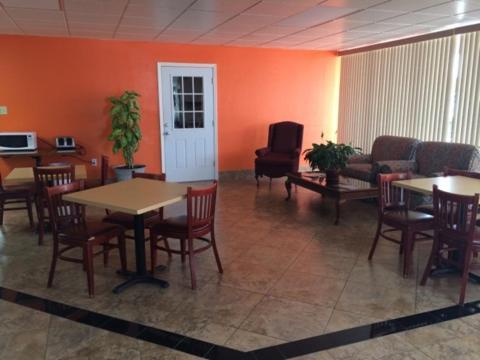 Howard Johnson by Wyndham Winter Haven FL photo 47