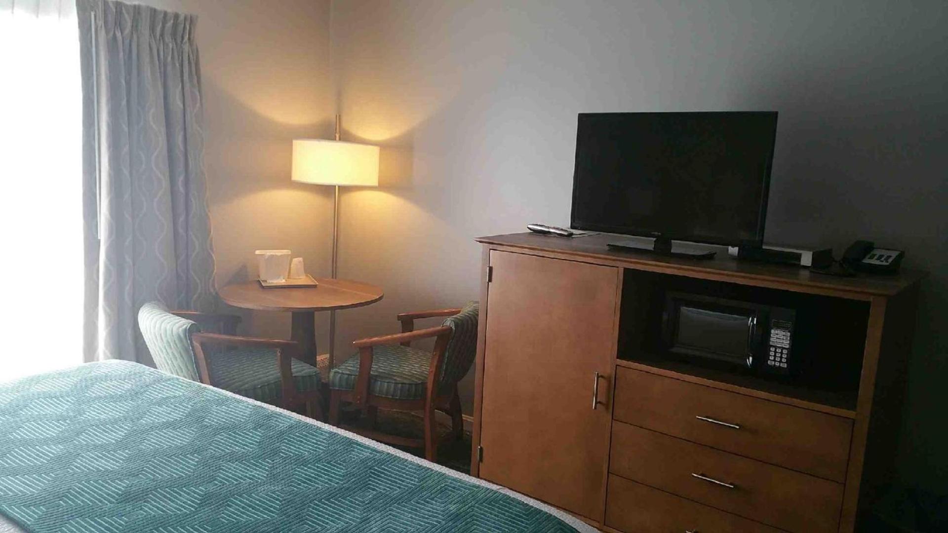 Hampton Village Inn photo 30